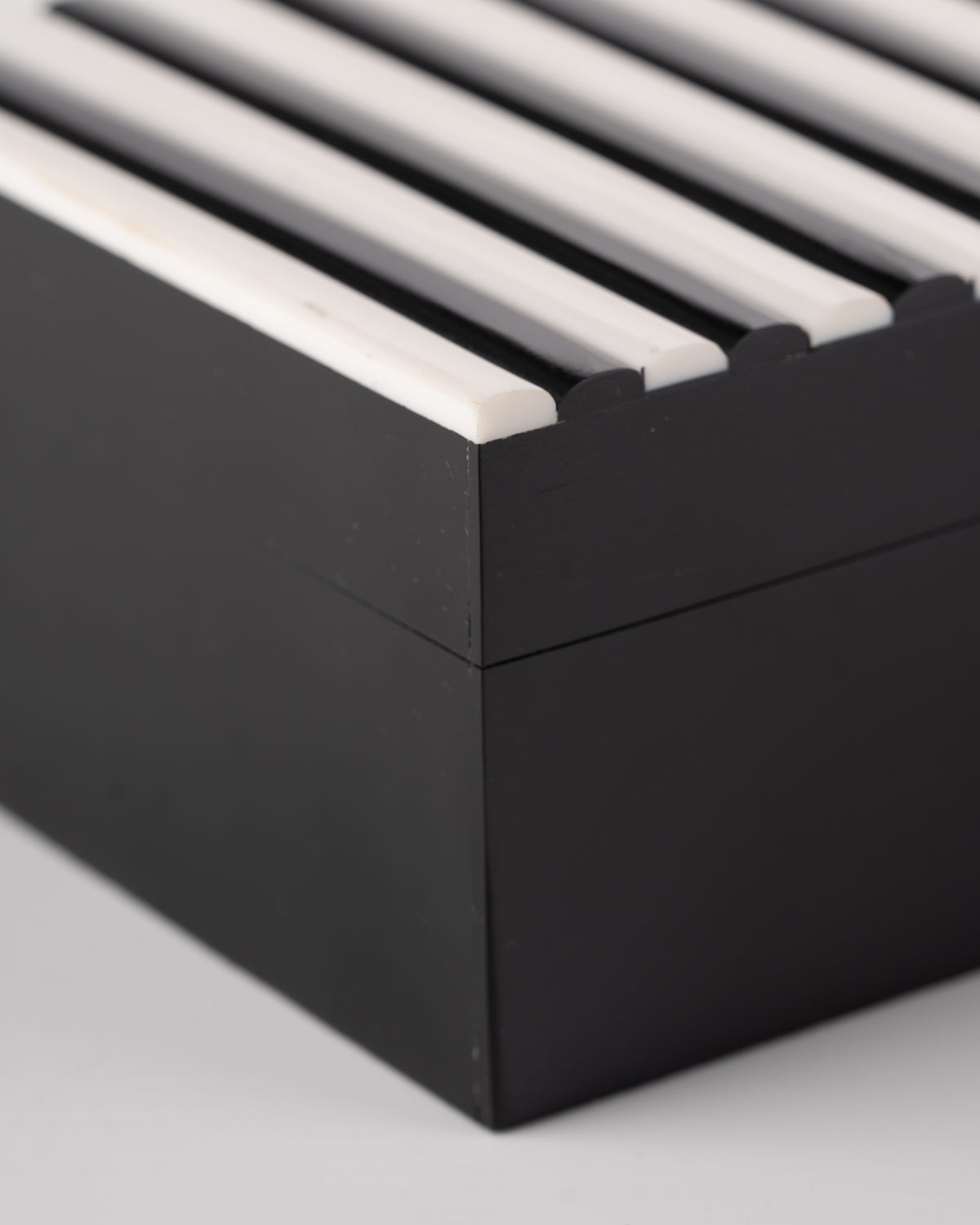 Collector's Cove Ebony & Ivory Box