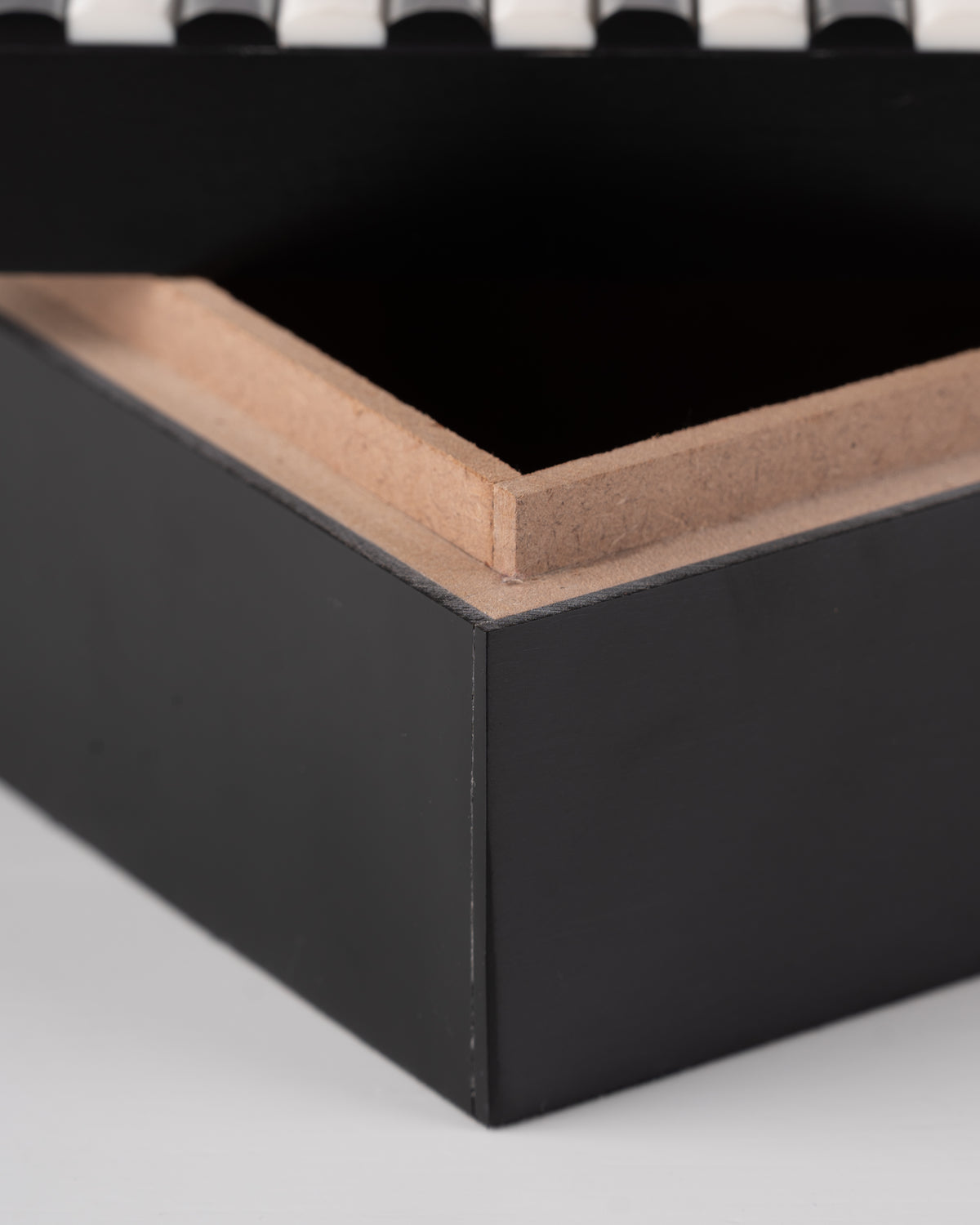 Collector's Cove Ebony & Ivory Box
