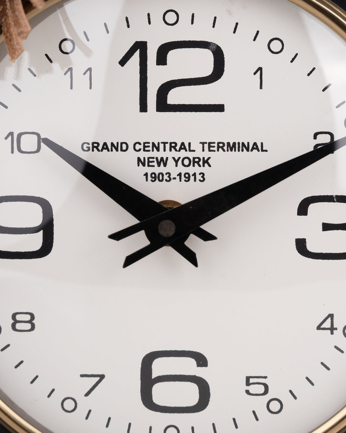 Collector's Cove Manhattan Table Clock