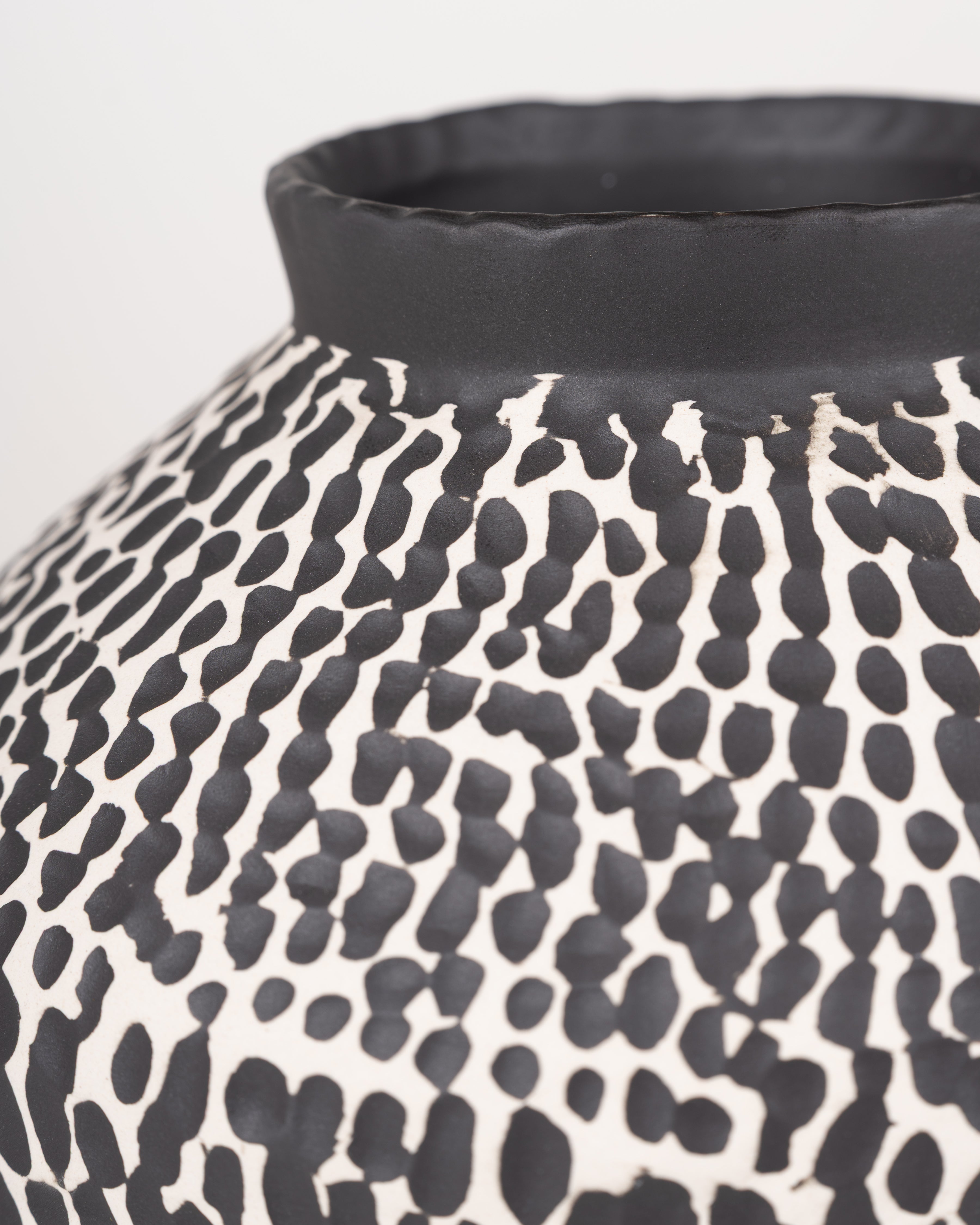 Ink & Ivory Vase | Small