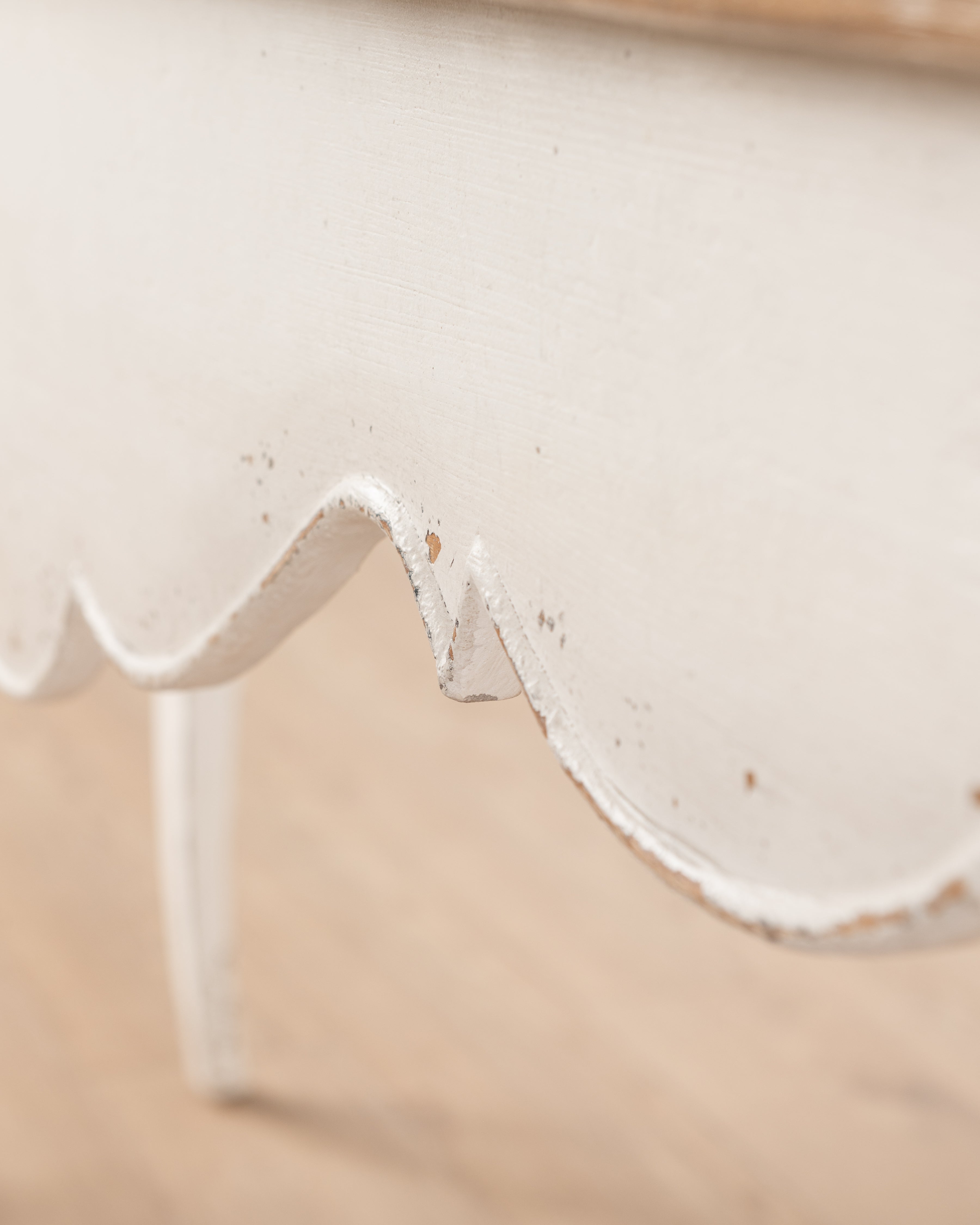 Gibiier Console | White
