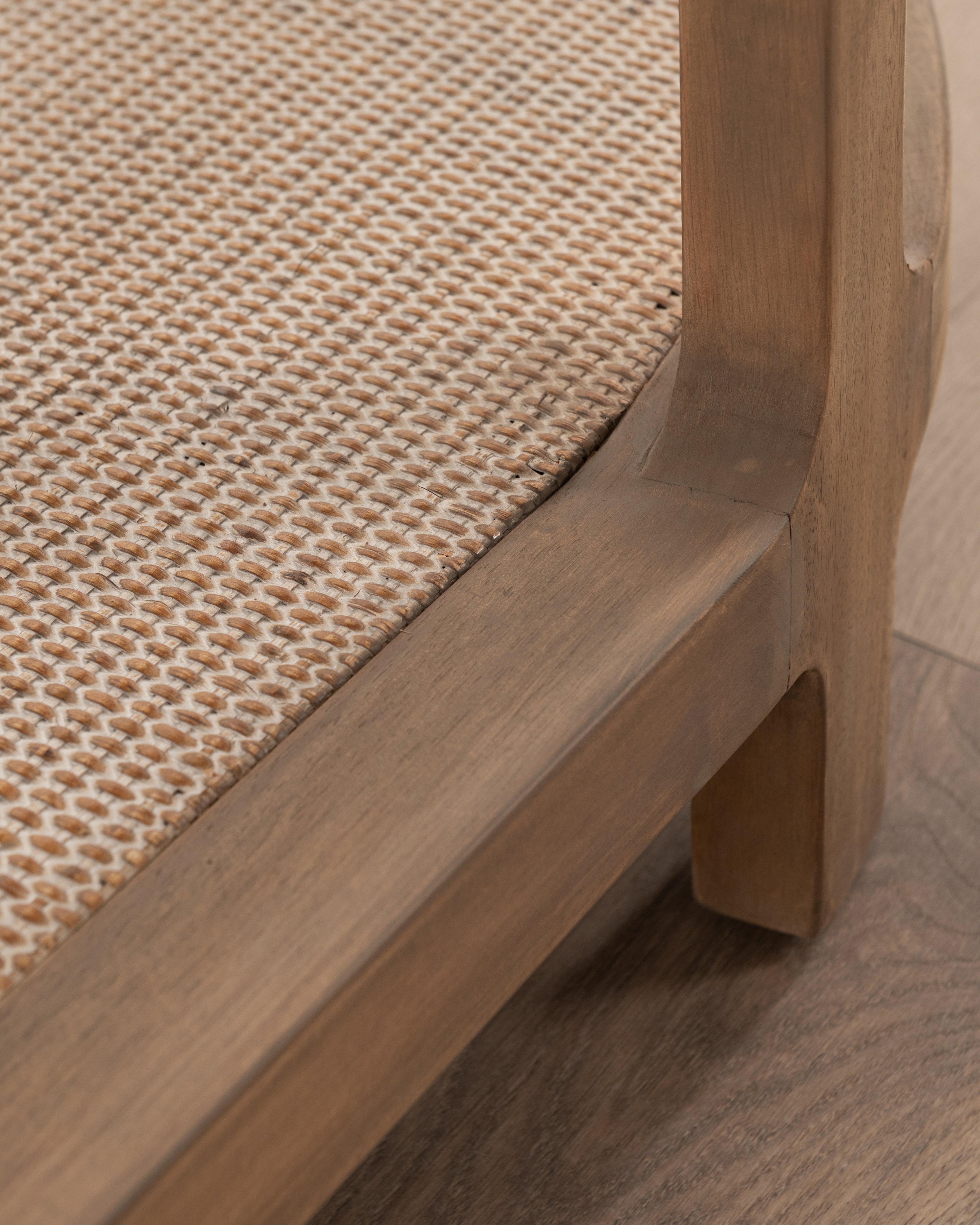 Lucca Halfmoon Console