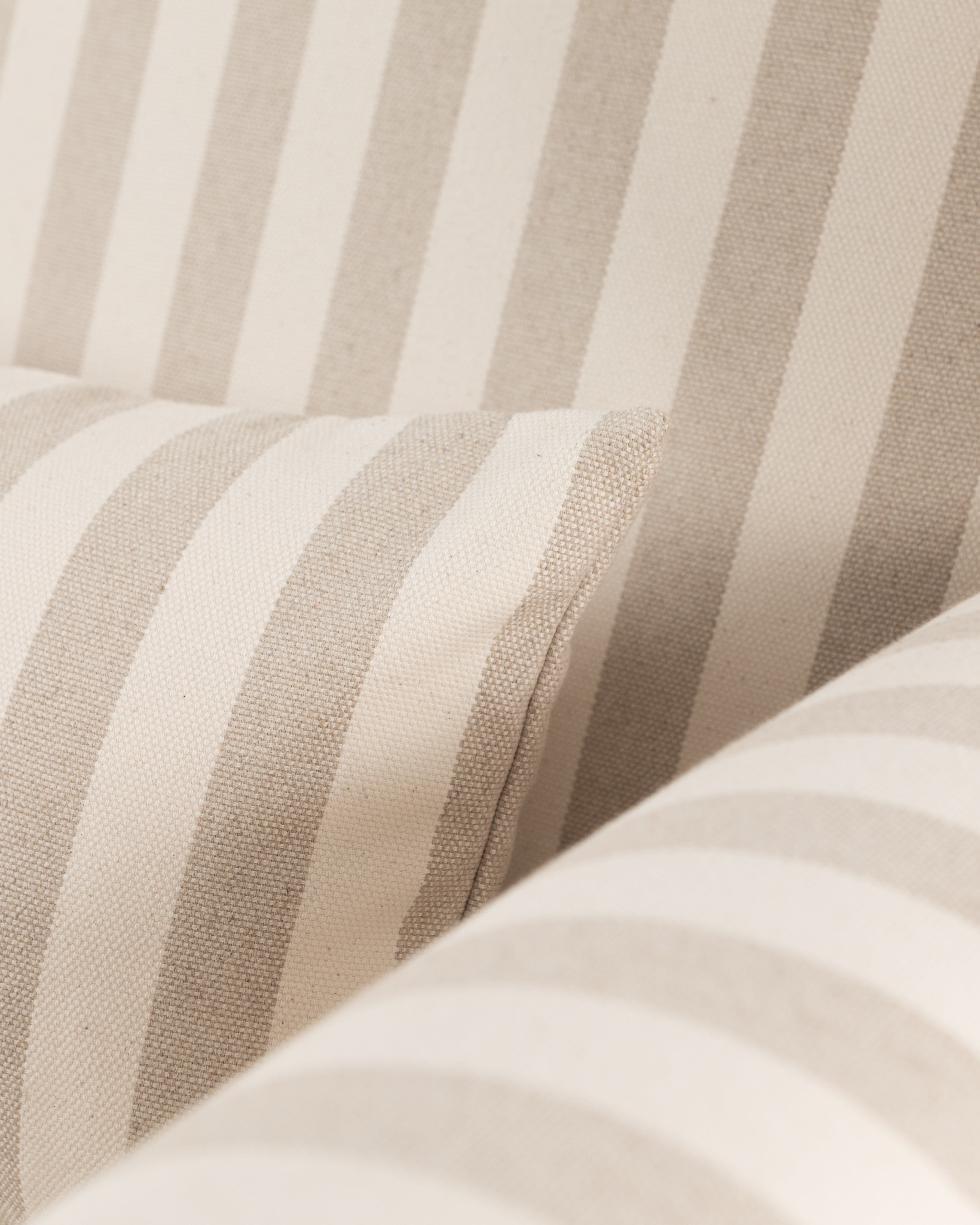 Lille Loveseat | Cream Stripe