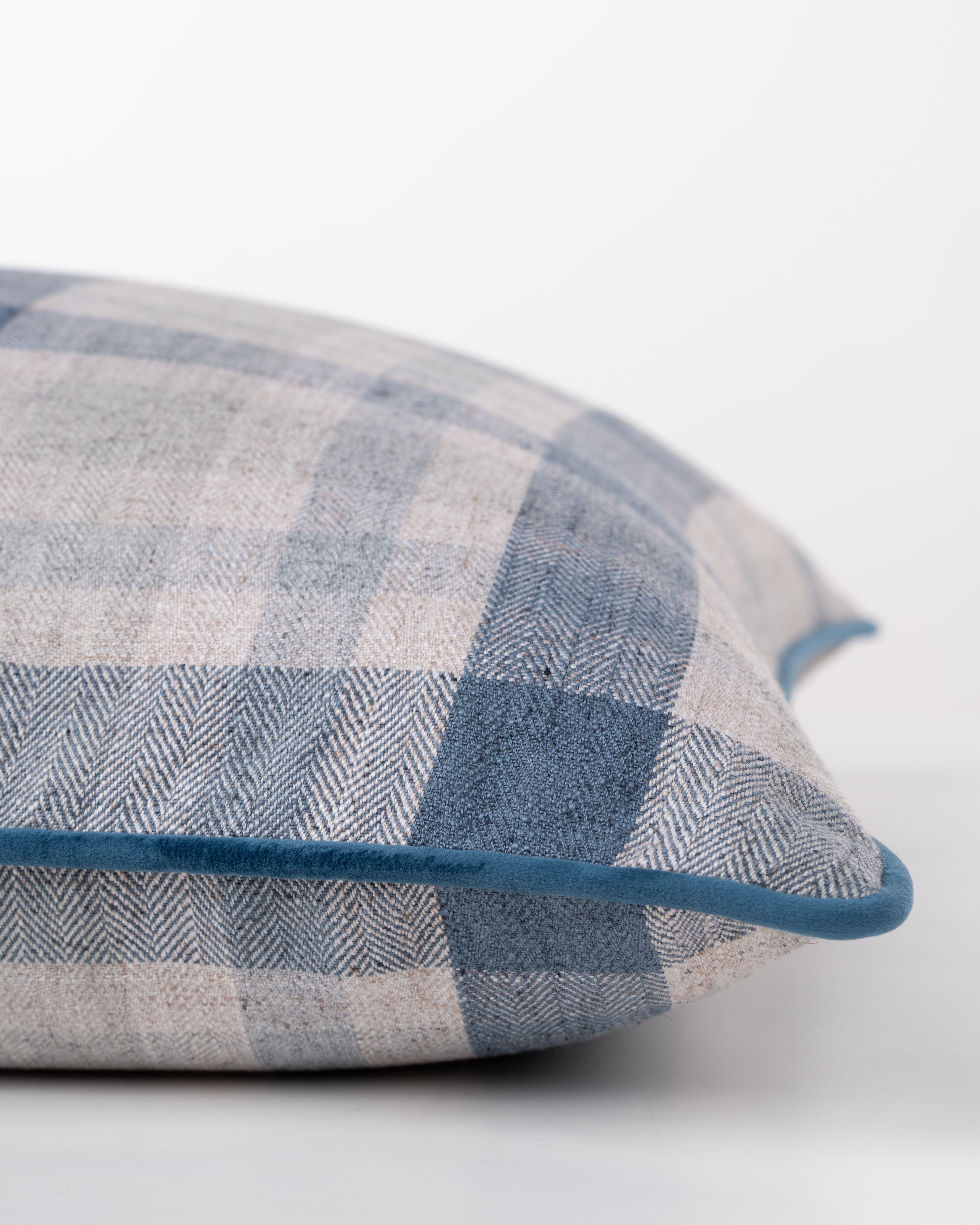 Traveller La Medium Cushion