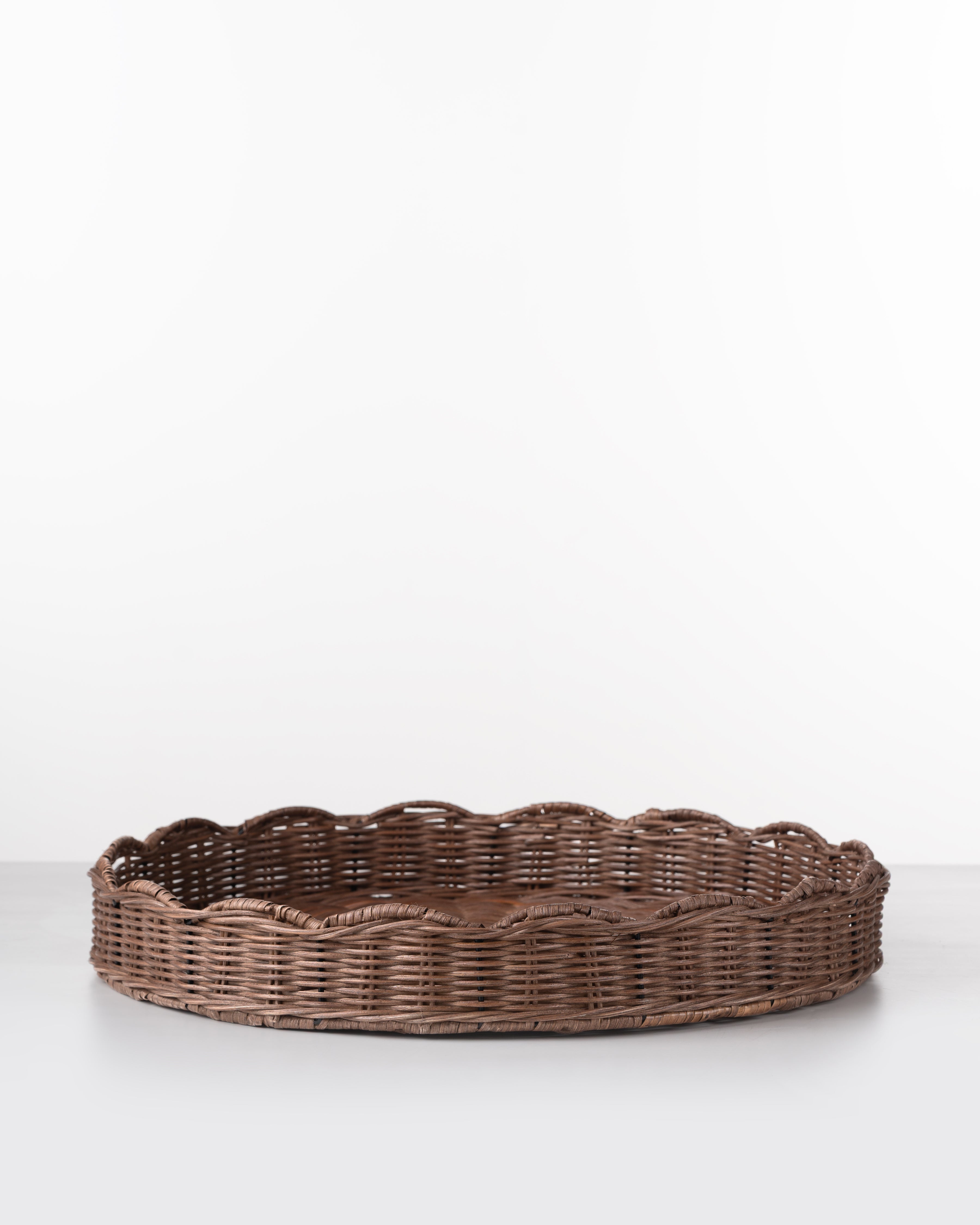 Scallop Edge Round Tray
