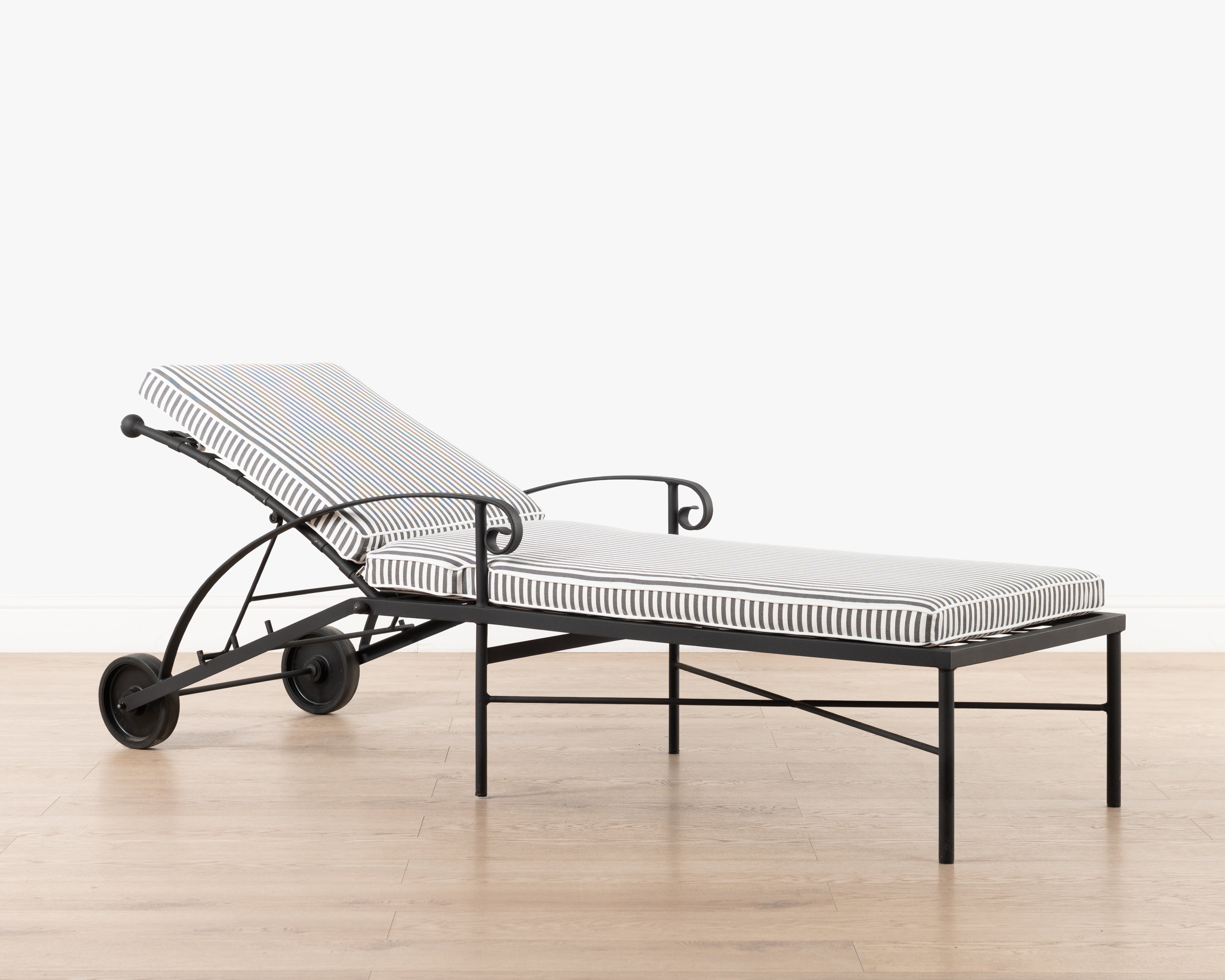 Riviera Outdoor Lounger