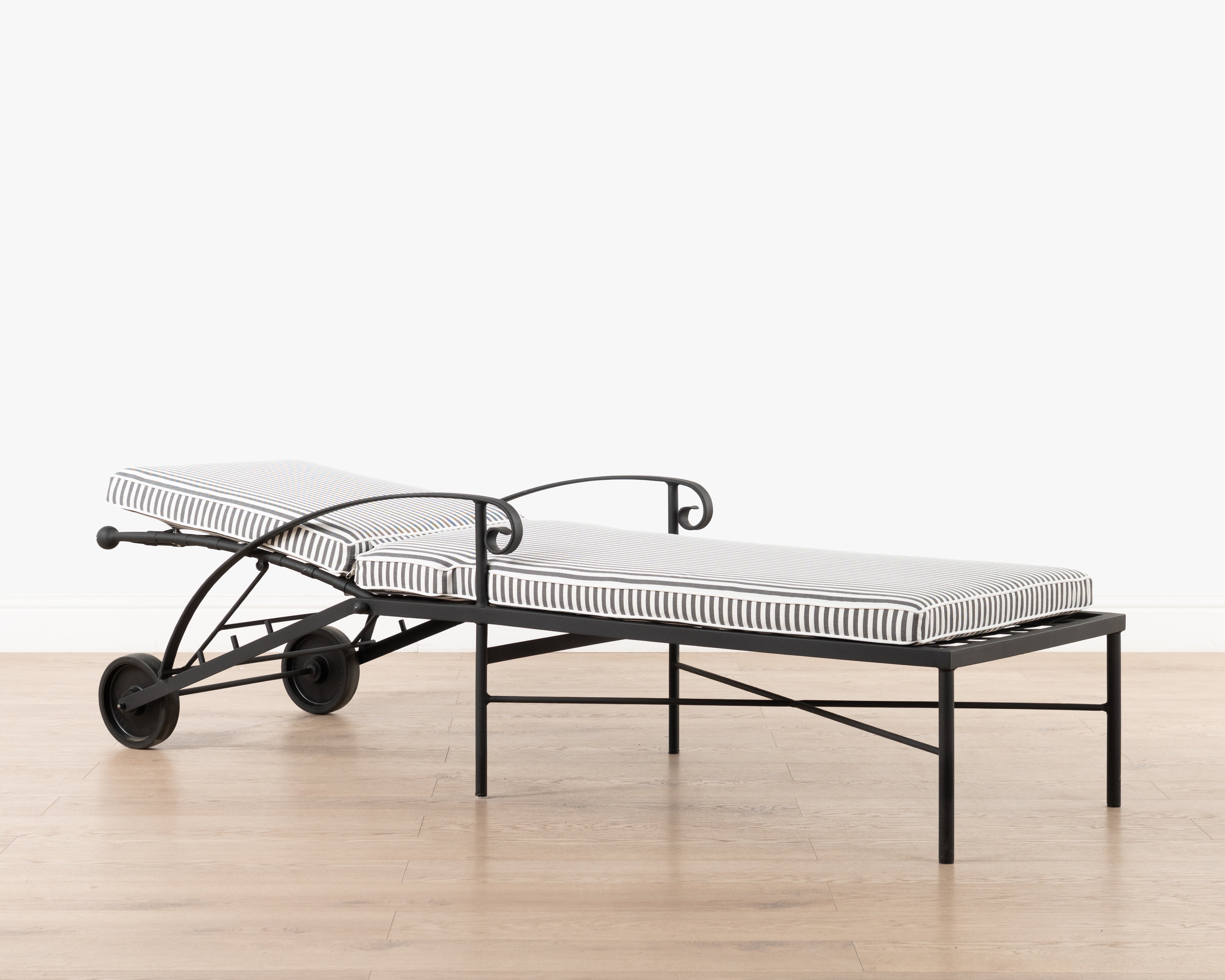 Riviera Outdoor Lounger