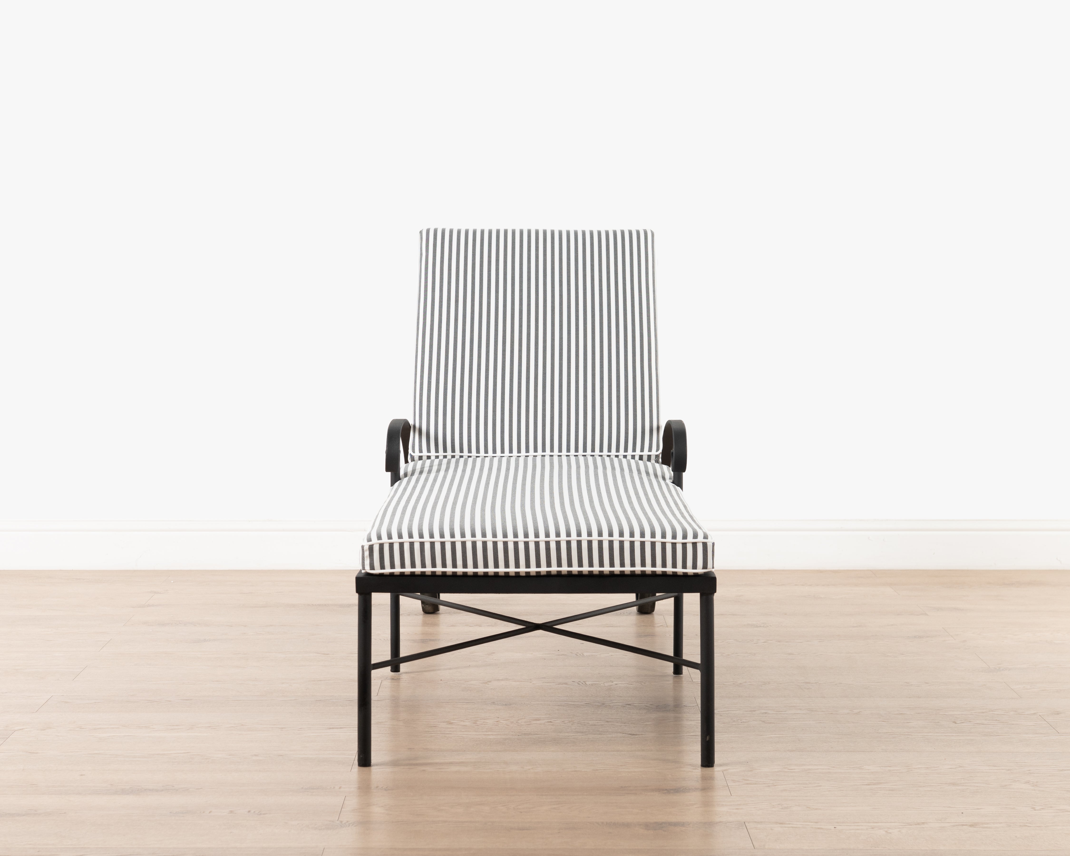 Riviera Outdoor Lounger