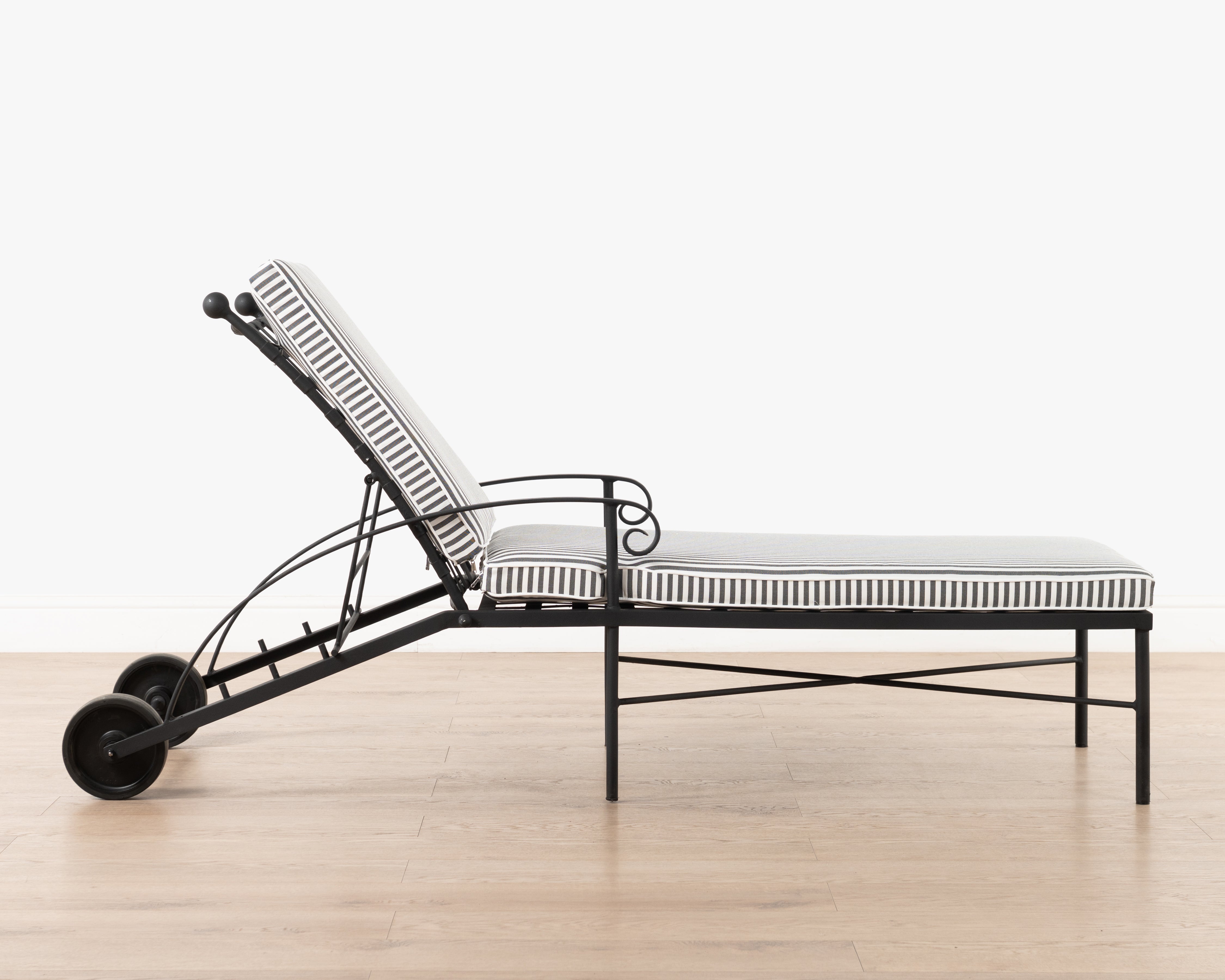 Riviera Outdoor Lounger