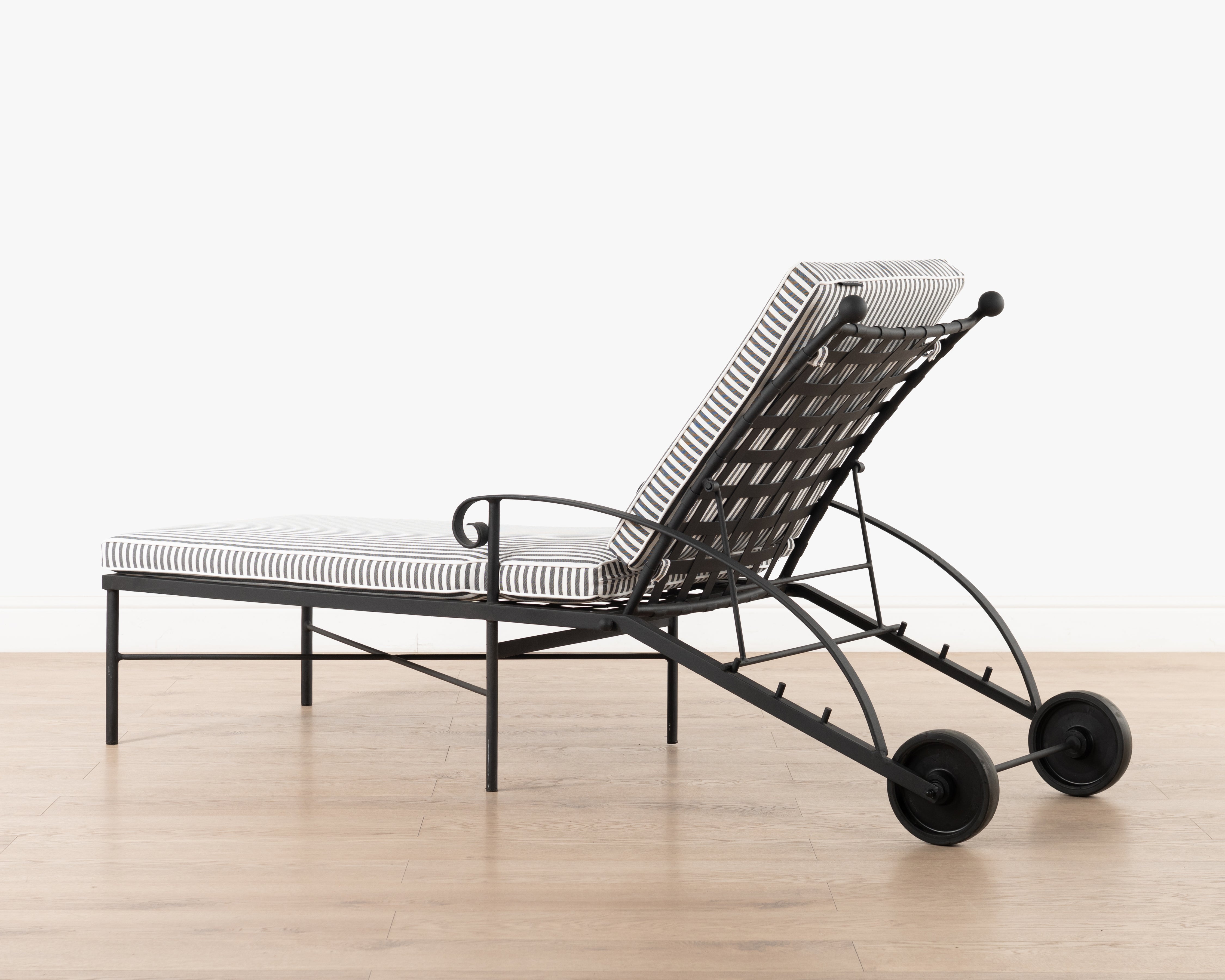 Riviera Outdoor Lounger