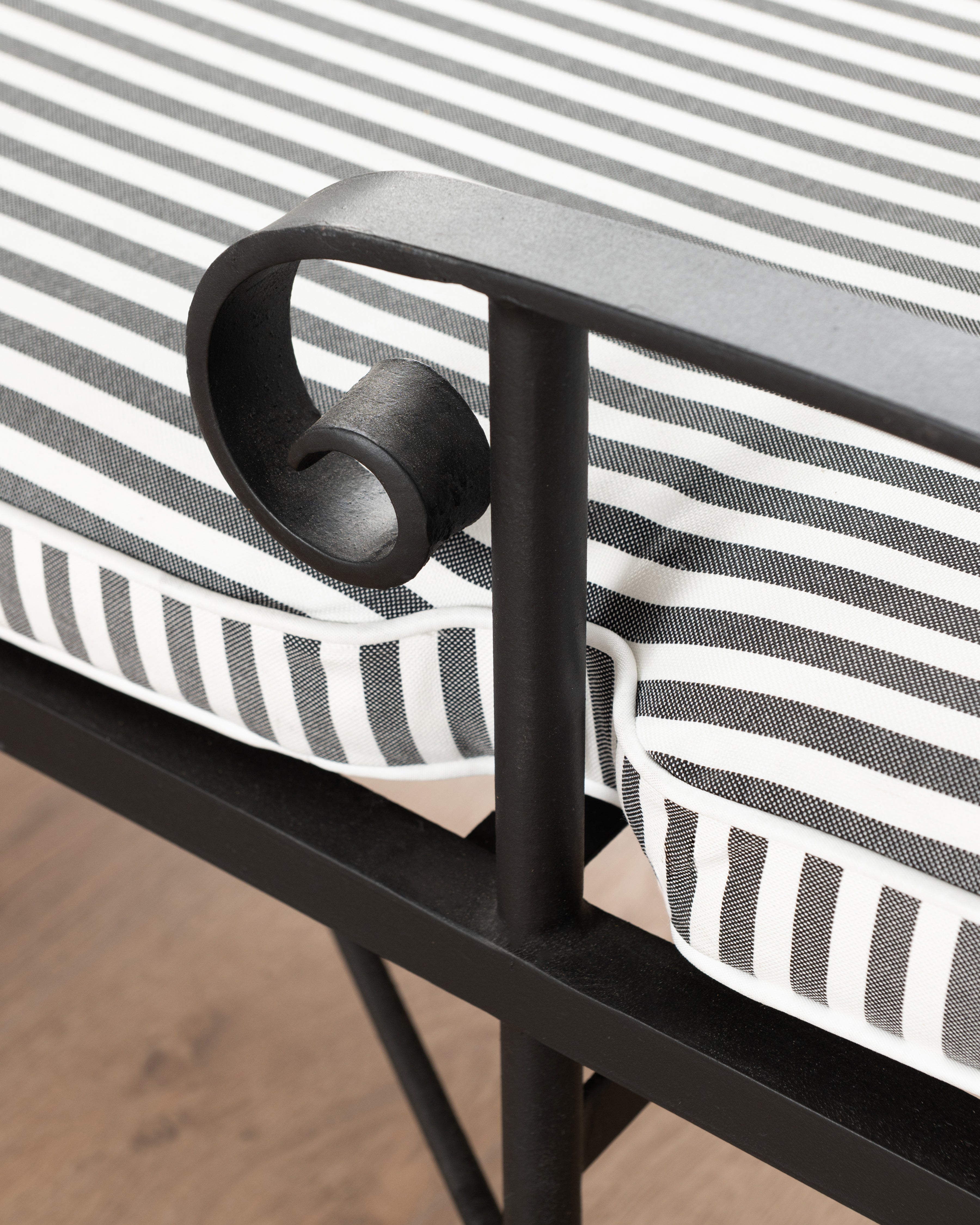Riviera Outdoor Lounger
