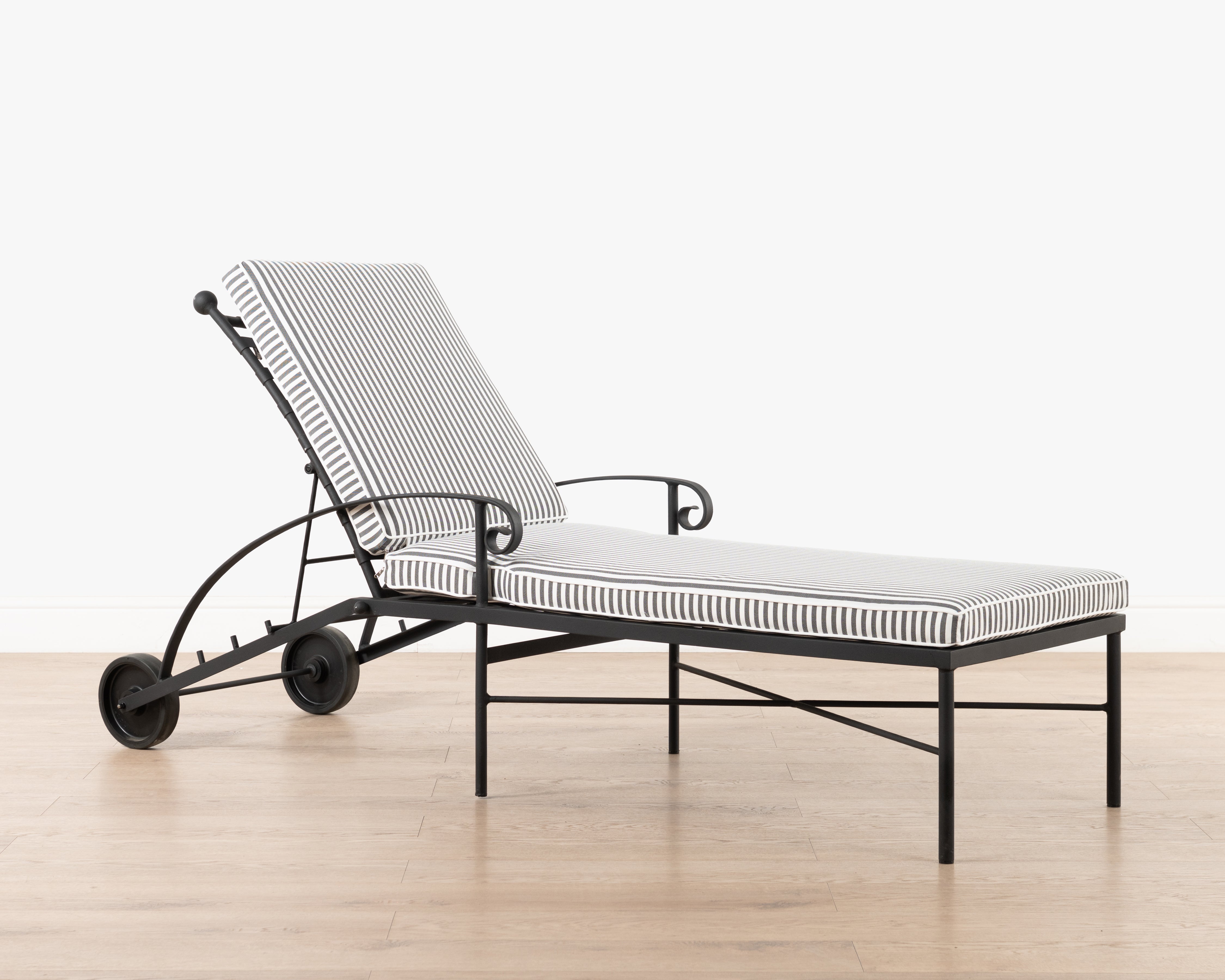 Riviera Outdoor Lounger