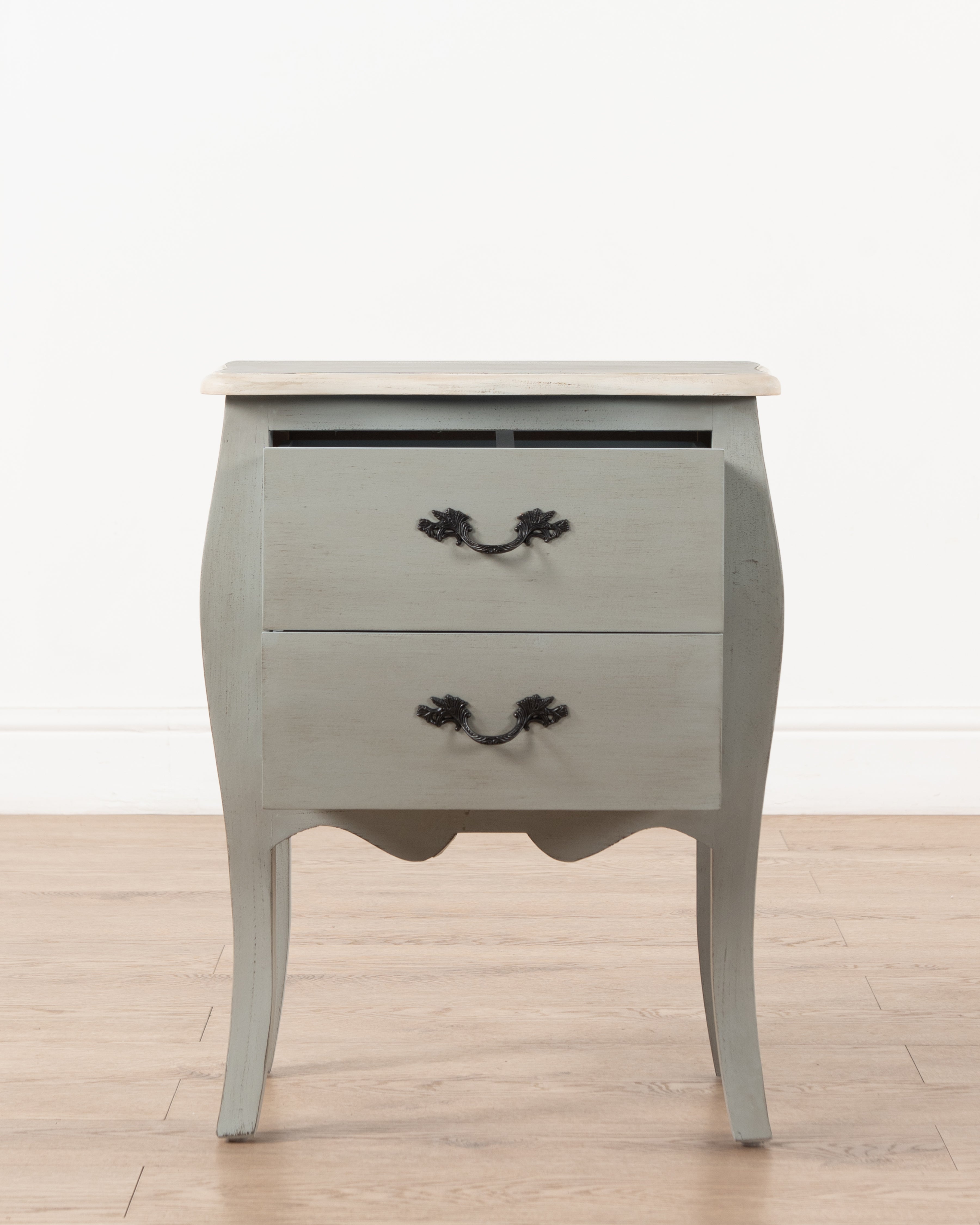 Atelier Madeleine Bedside