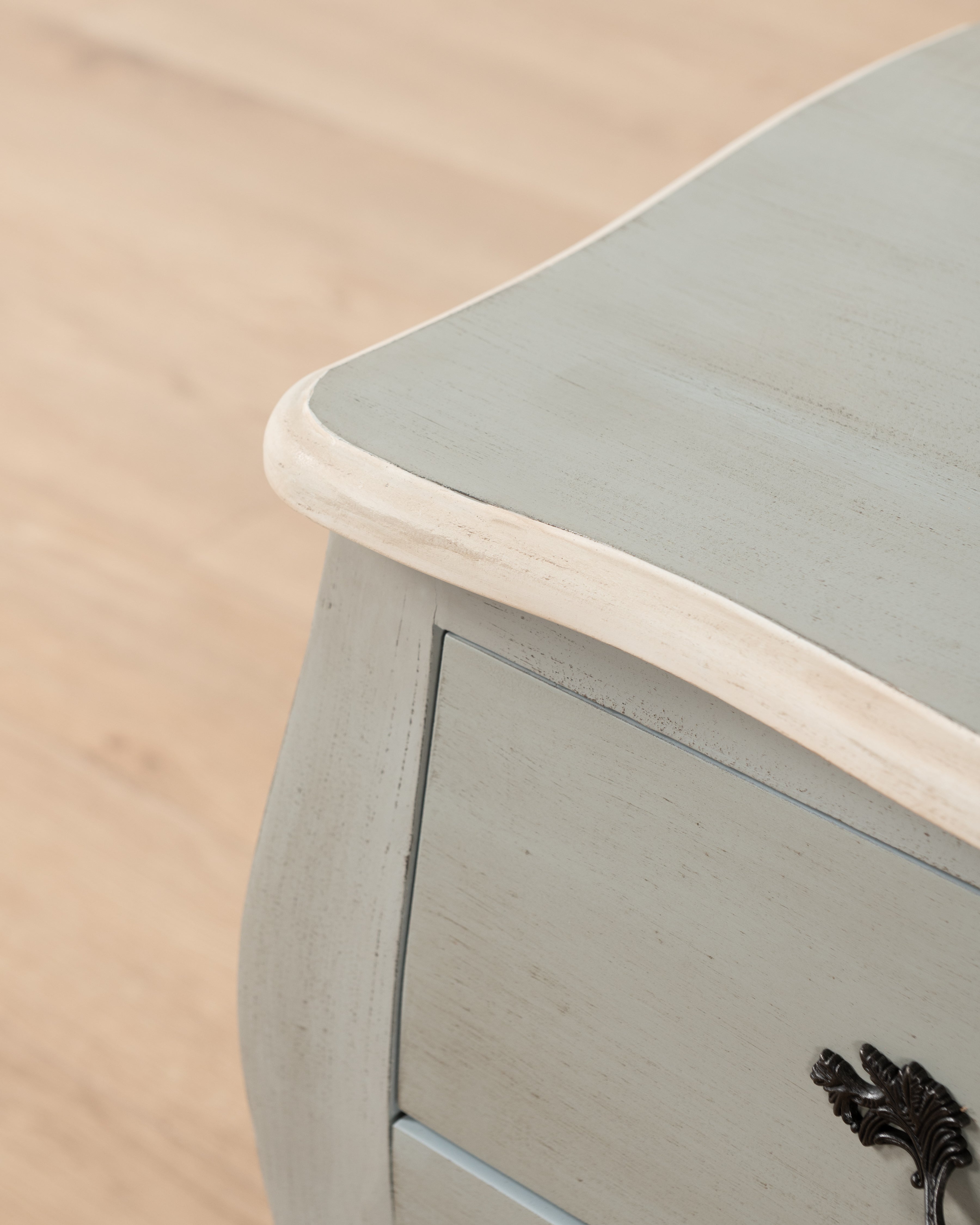 Atelier Madeleine Bedside