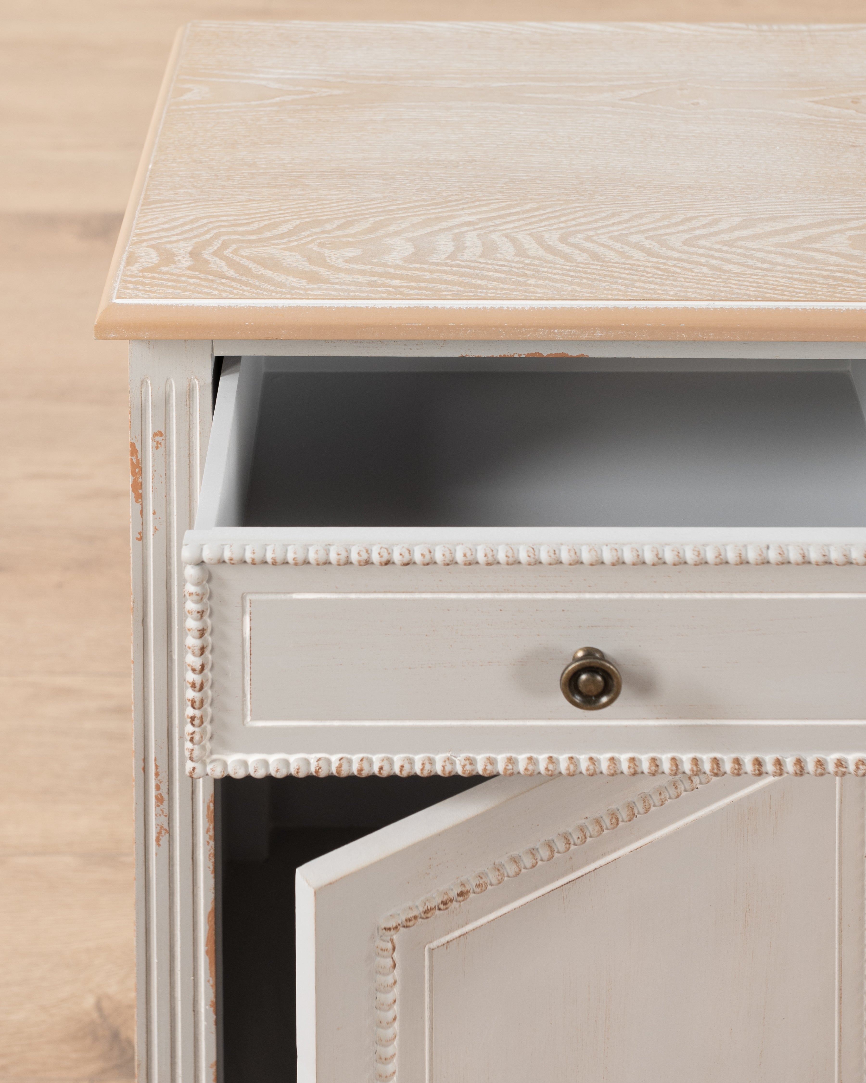 Henri bedside table