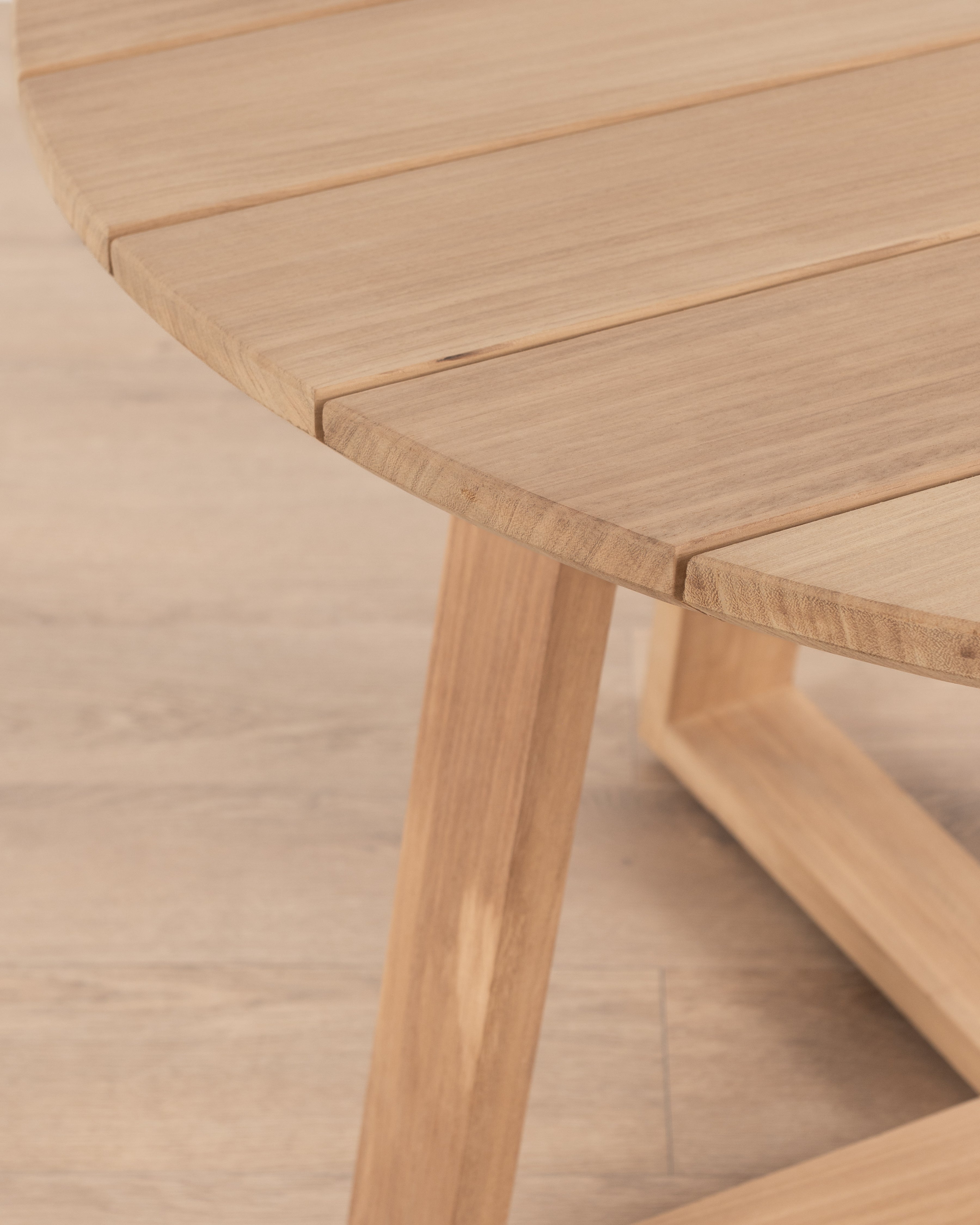 Plett deck round table