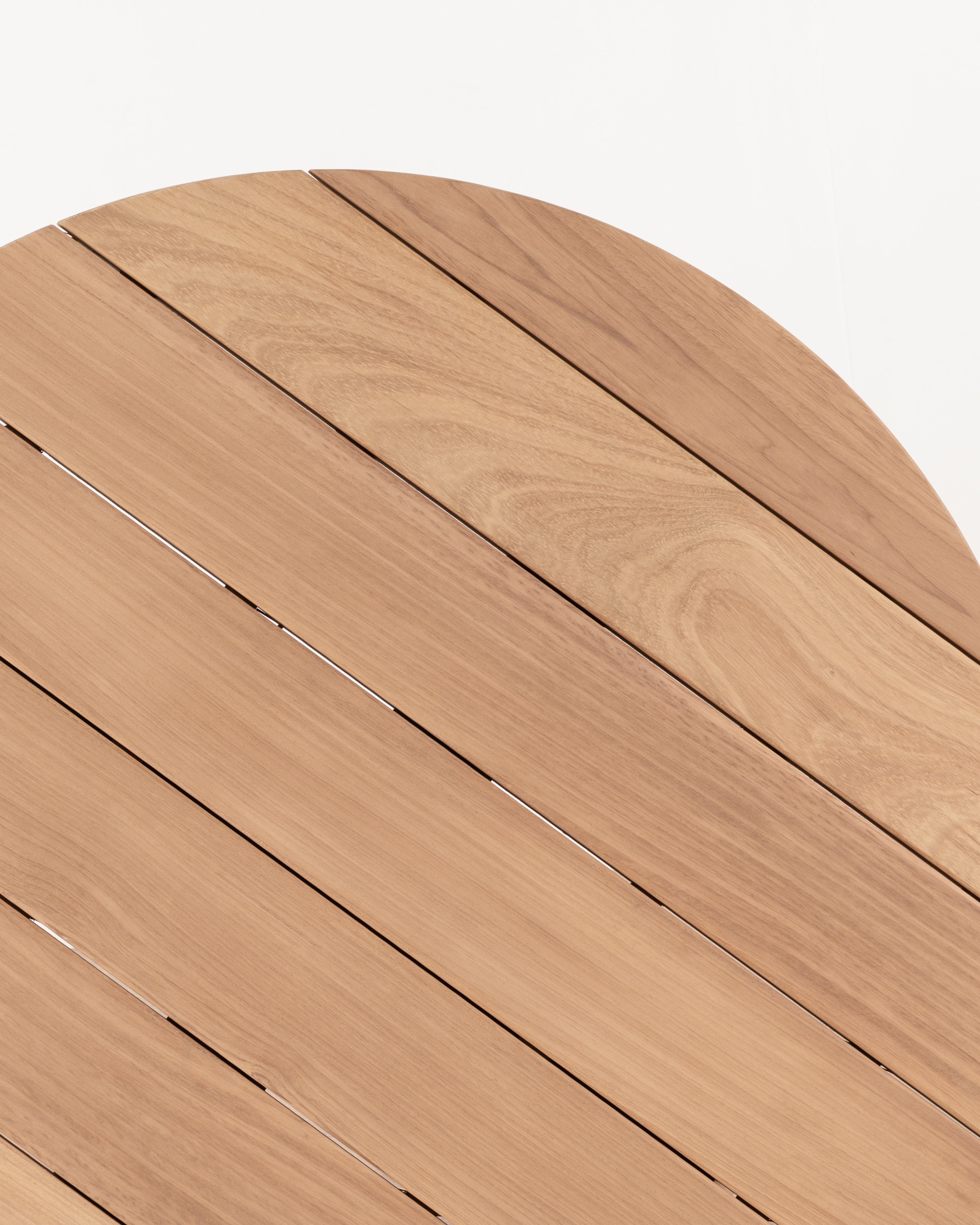 Plett deck round table