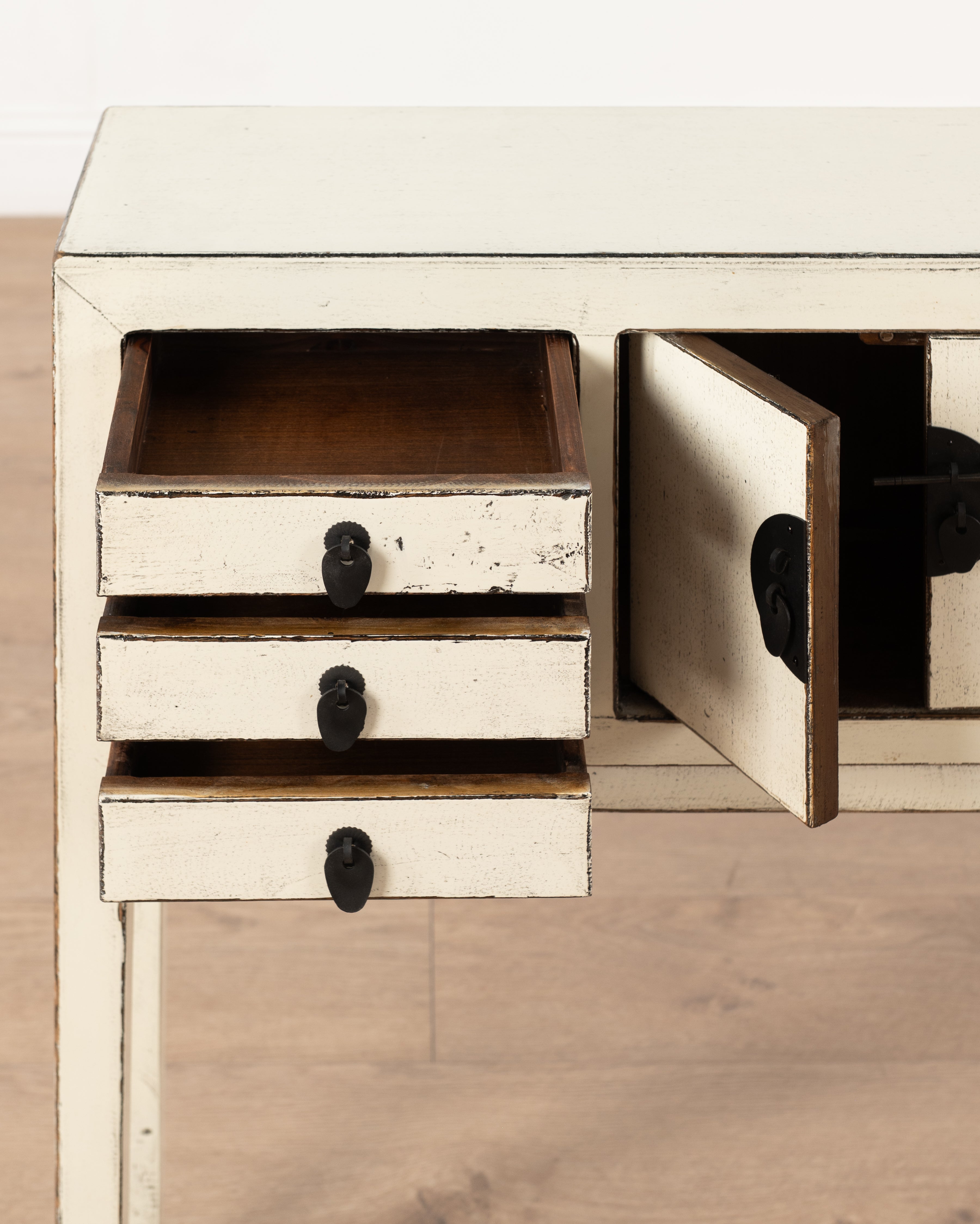 Indochine Zheng Console | White