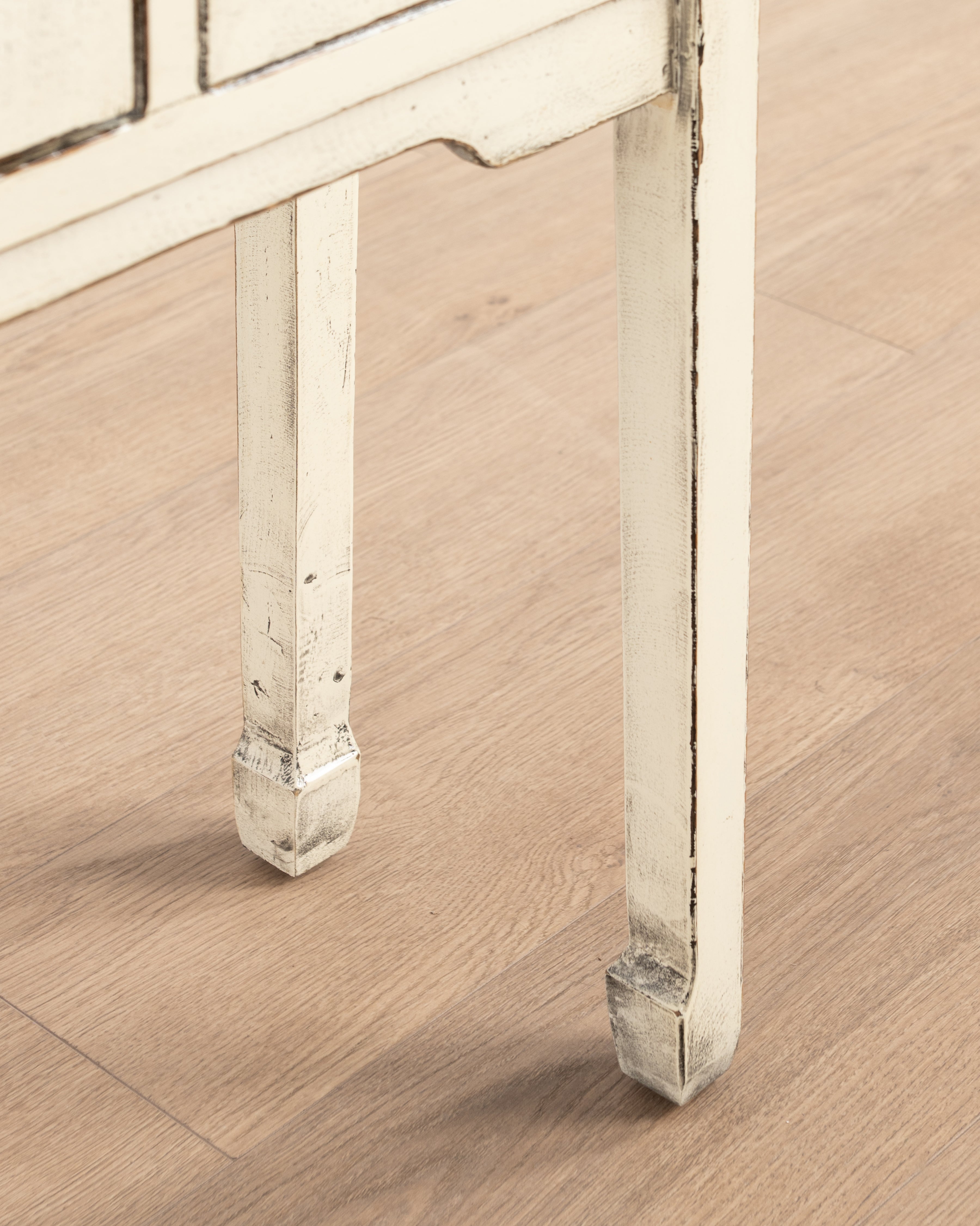 Indochine Zheng Console | White