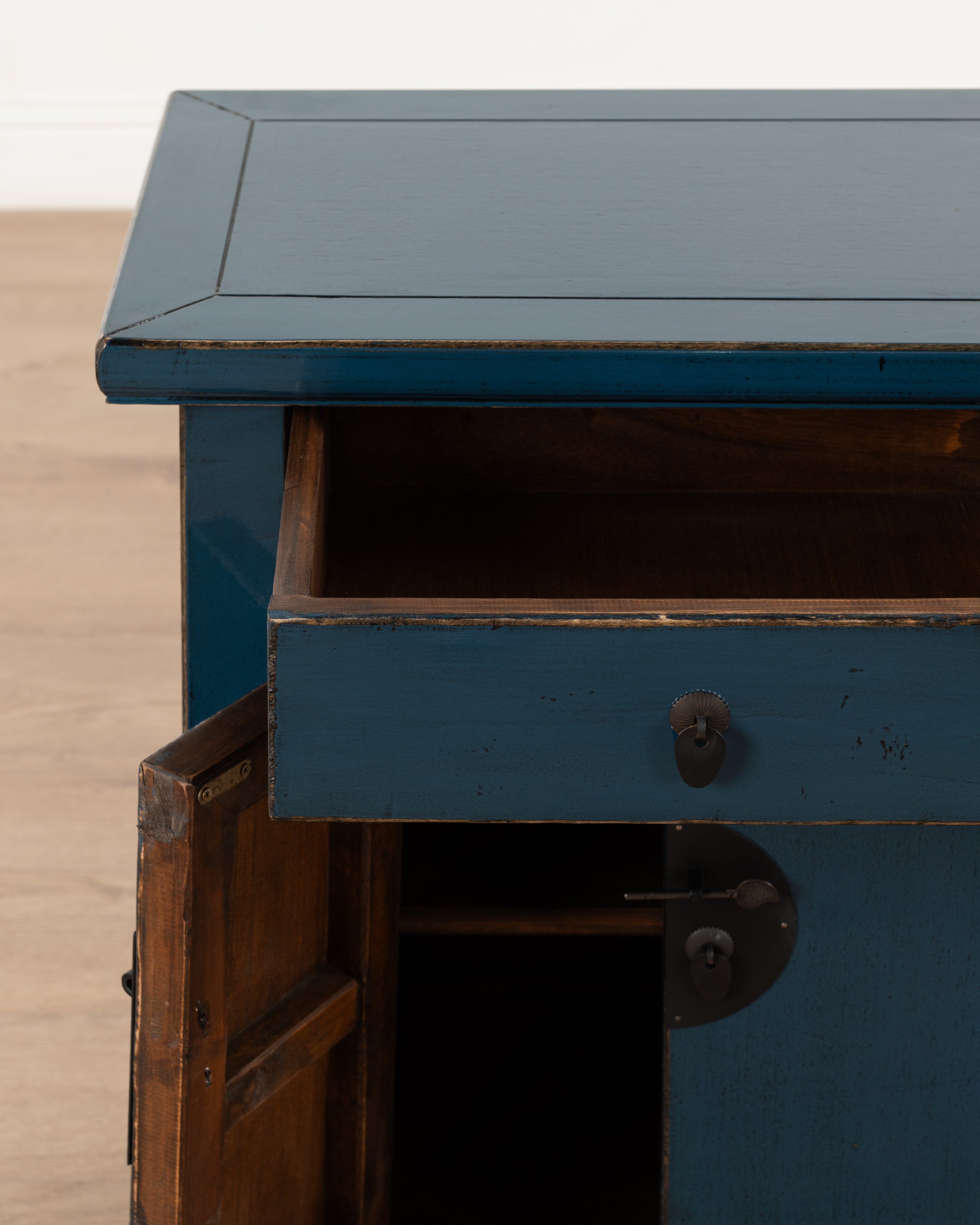 Indochine Otaru Cabinet | Blue
