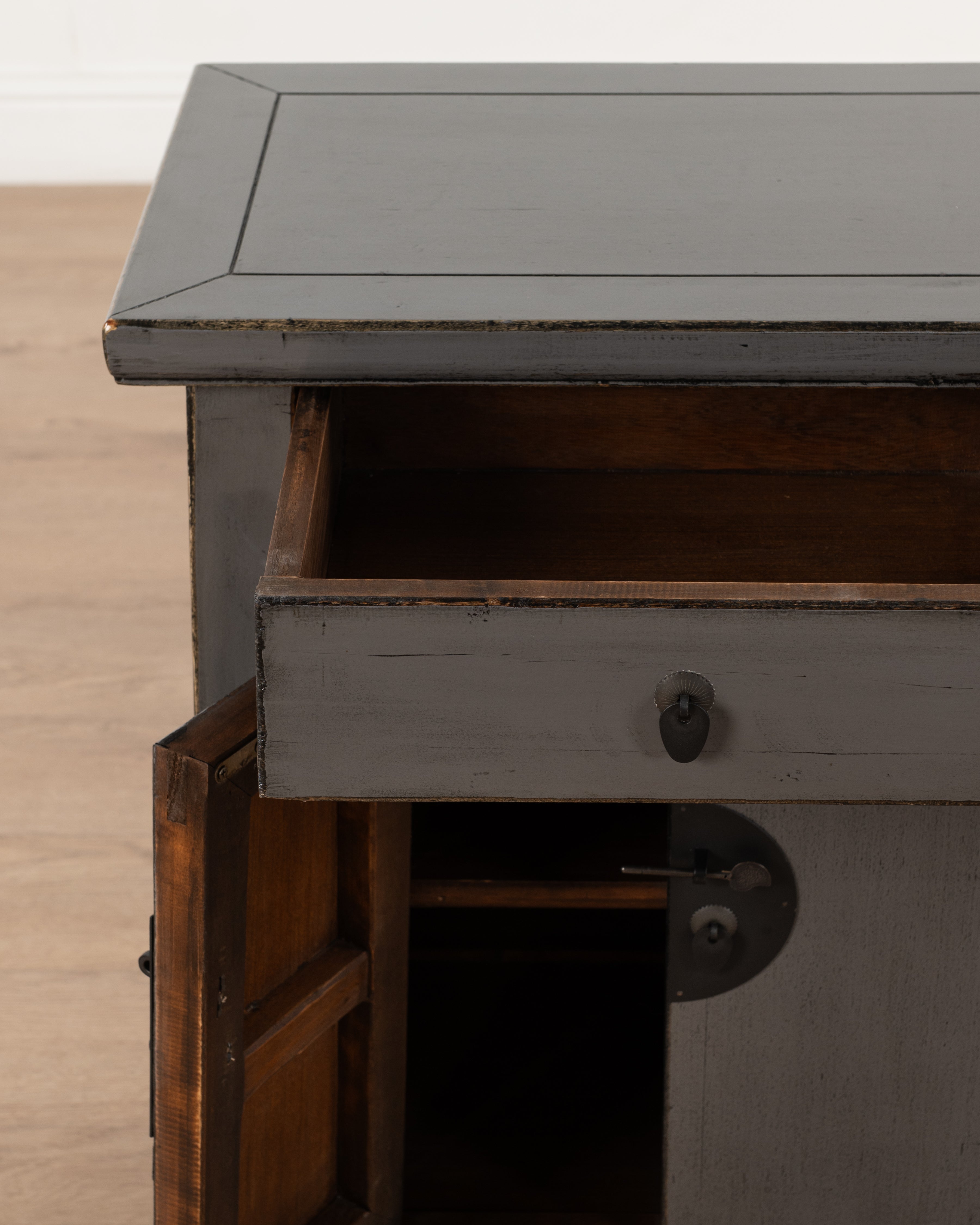 Indochine Otaru Cabinet | Grey