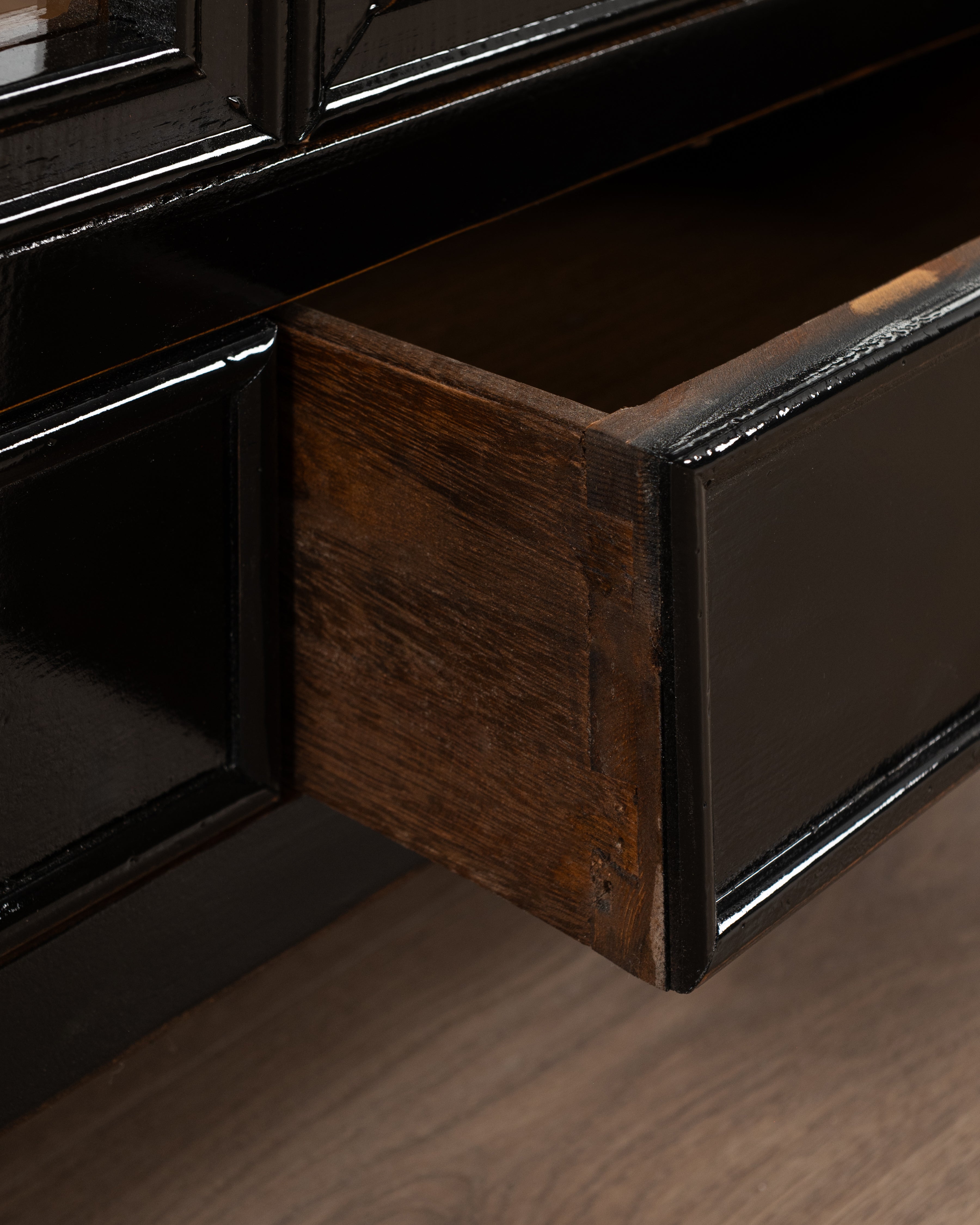 Indochine Liang Ma Cabinet | Black