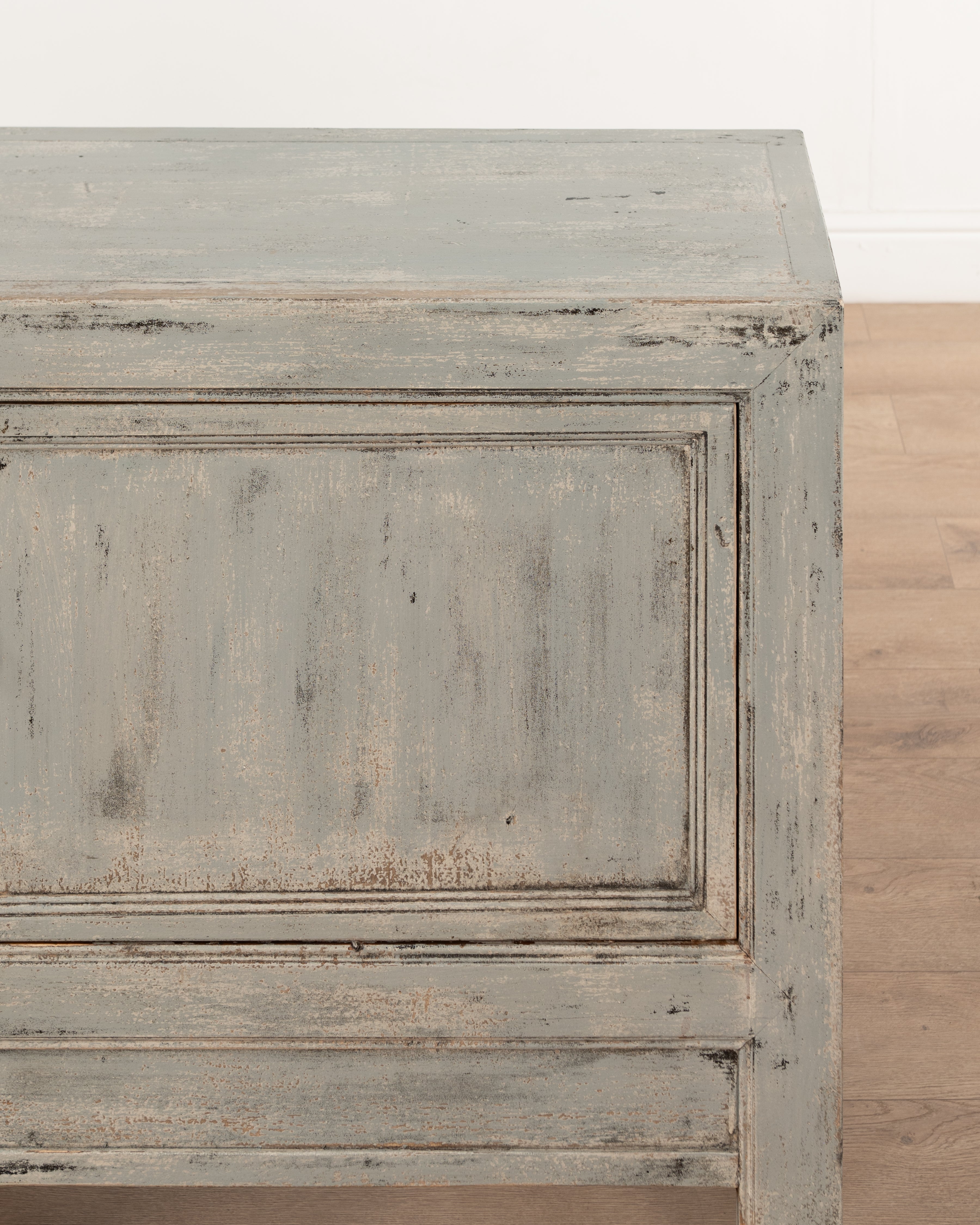 Indochine Yancheng Sideboard | Distressed Grey