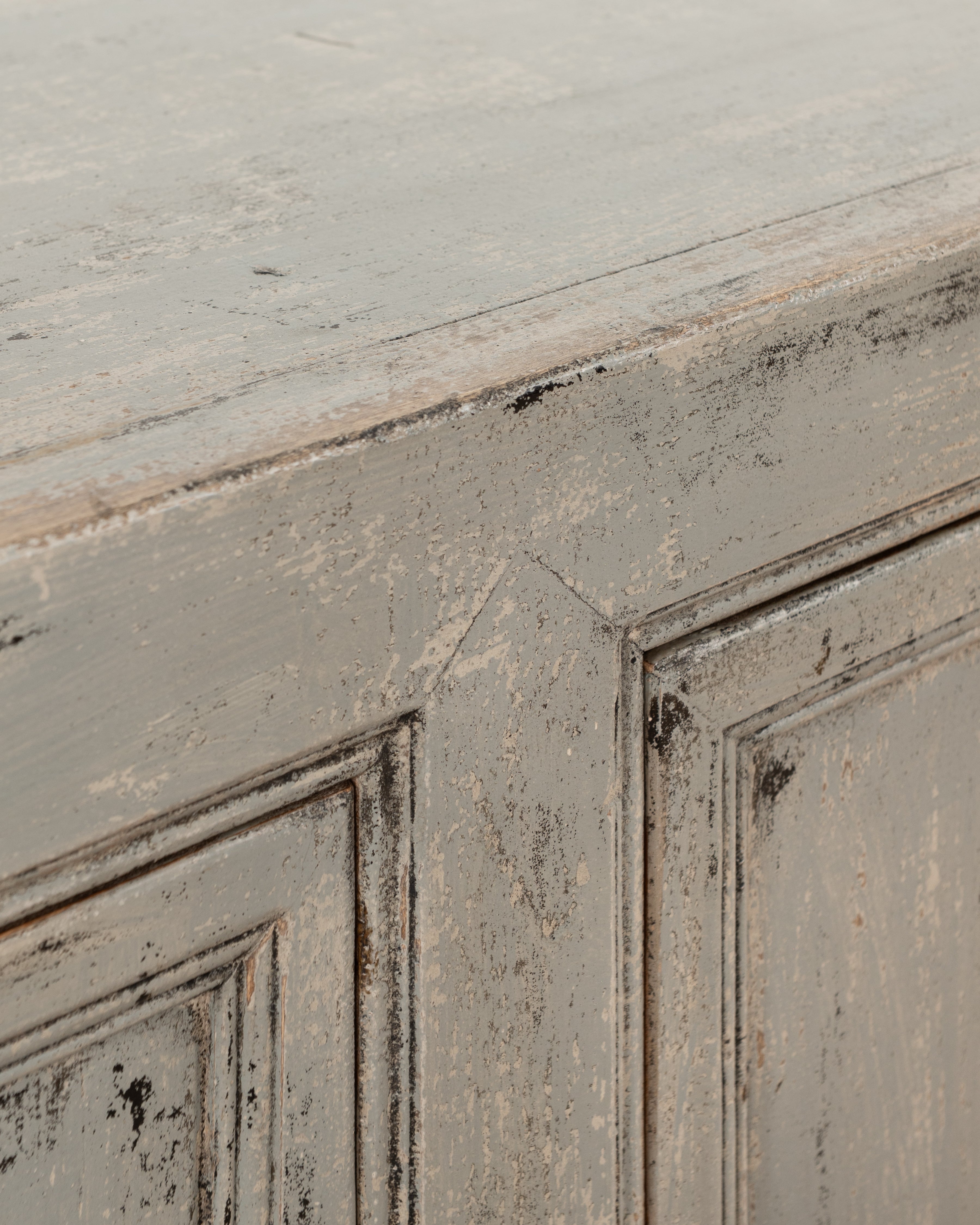 Indochine Yancheng Sideboard | Distressed Grey