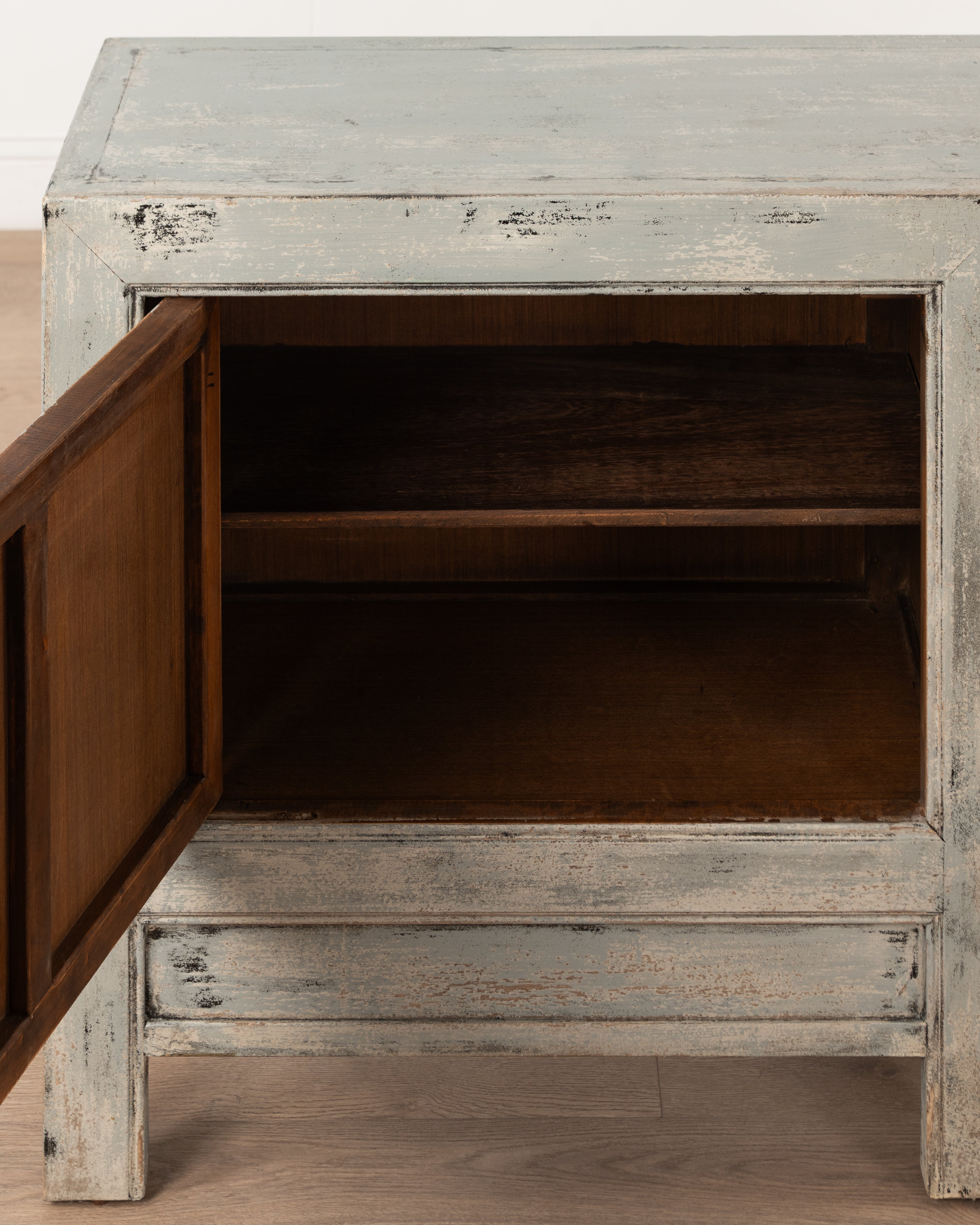 Indochine Yancheng Sideboard | Distressed Grey