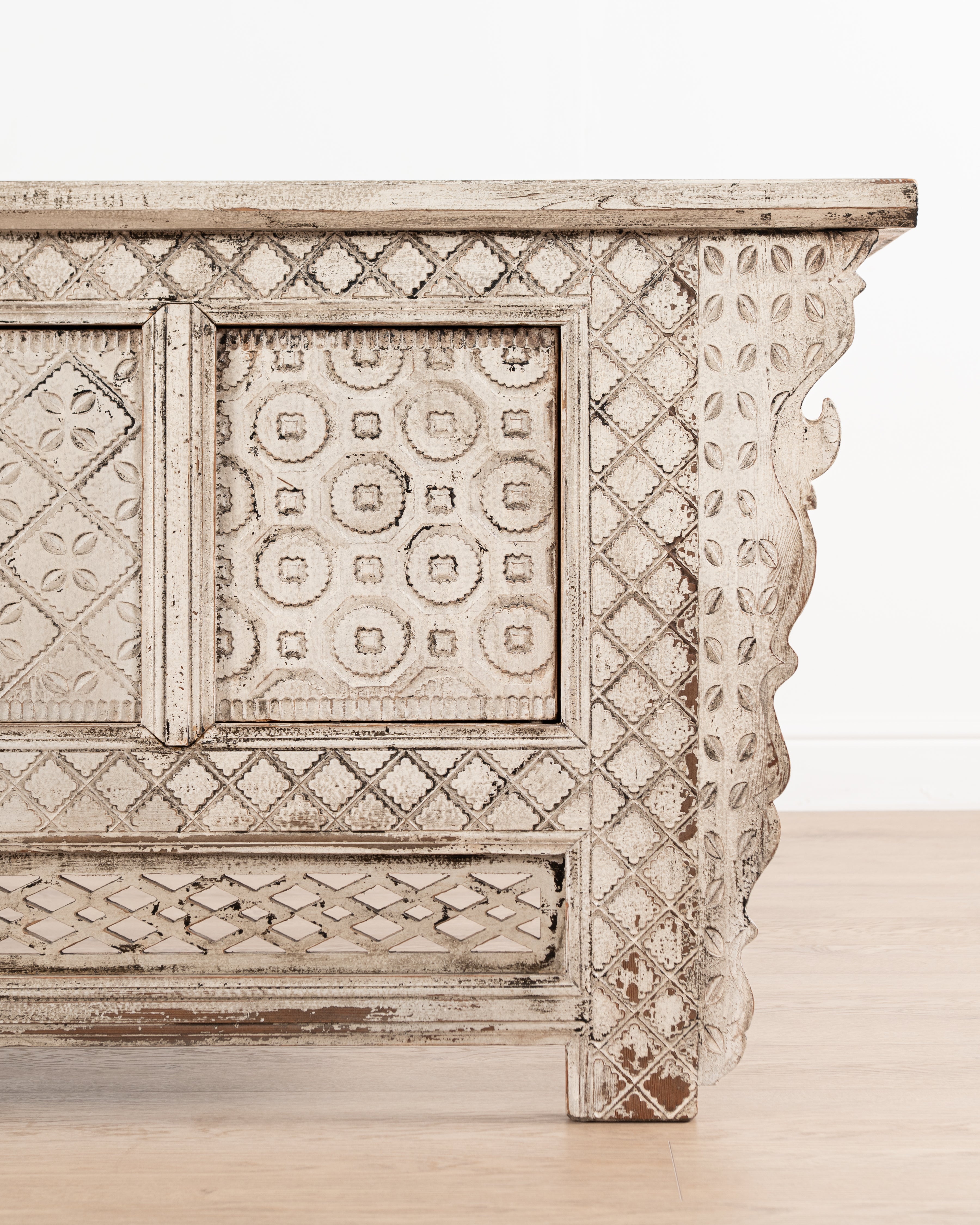 Zenebe Sideboard | White