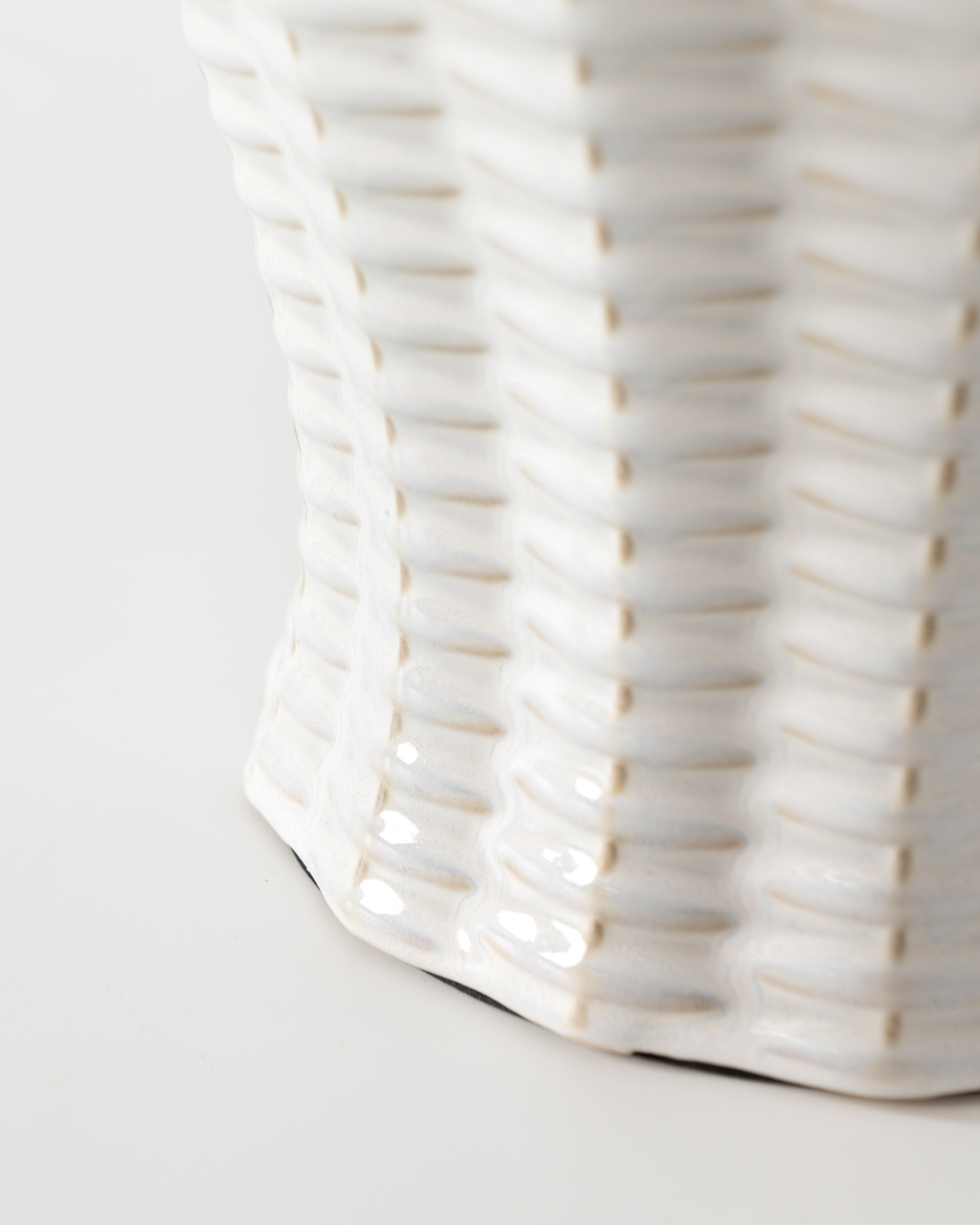 LAMP BEIGE SHADE OFFWHT BASKET WEAVER