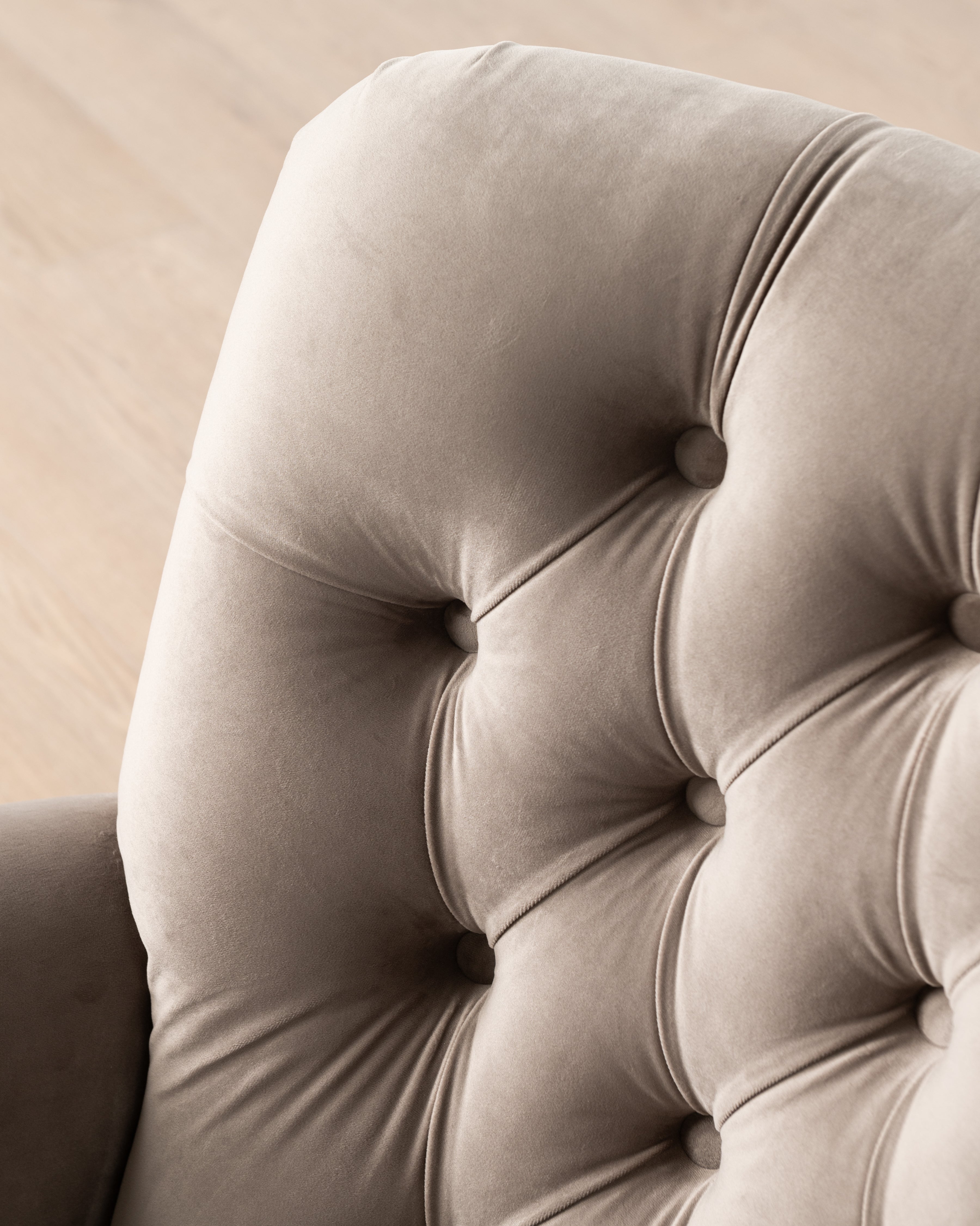 Luxe Windsor Armchair | Champagne