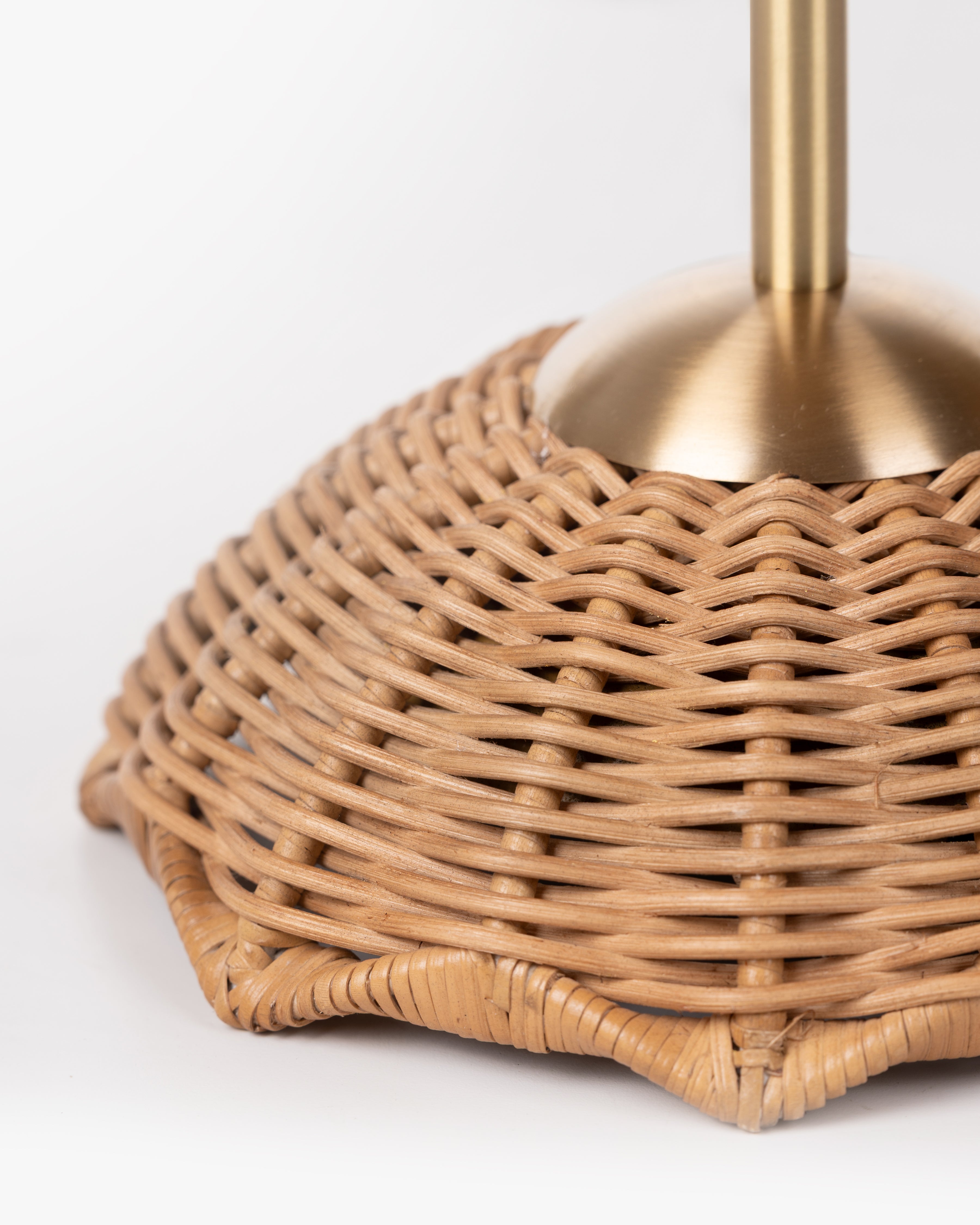 LAMP TABLE RATTAN NATURAL & BRASS FINISH