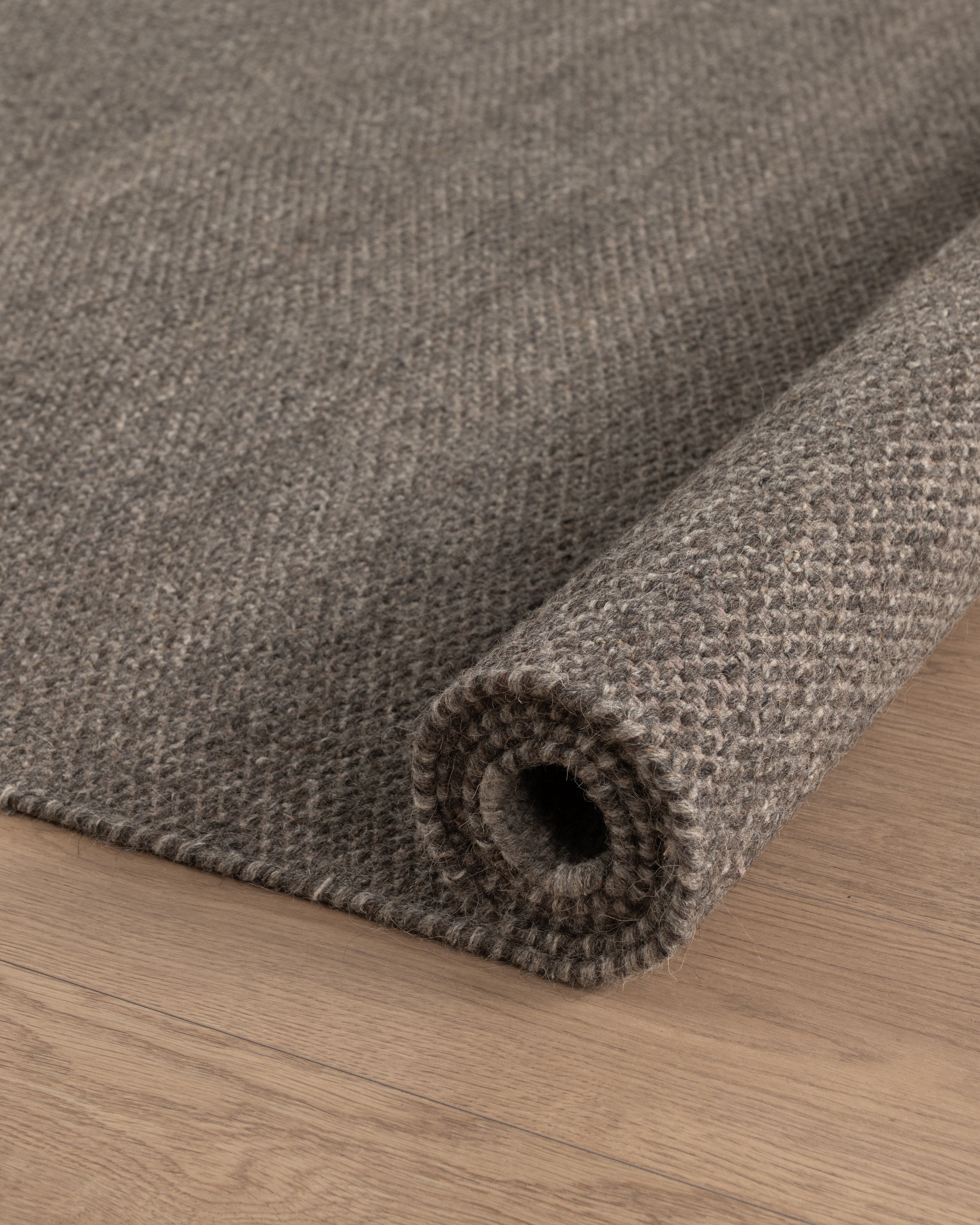 Linie Frode Rug | Charcoal