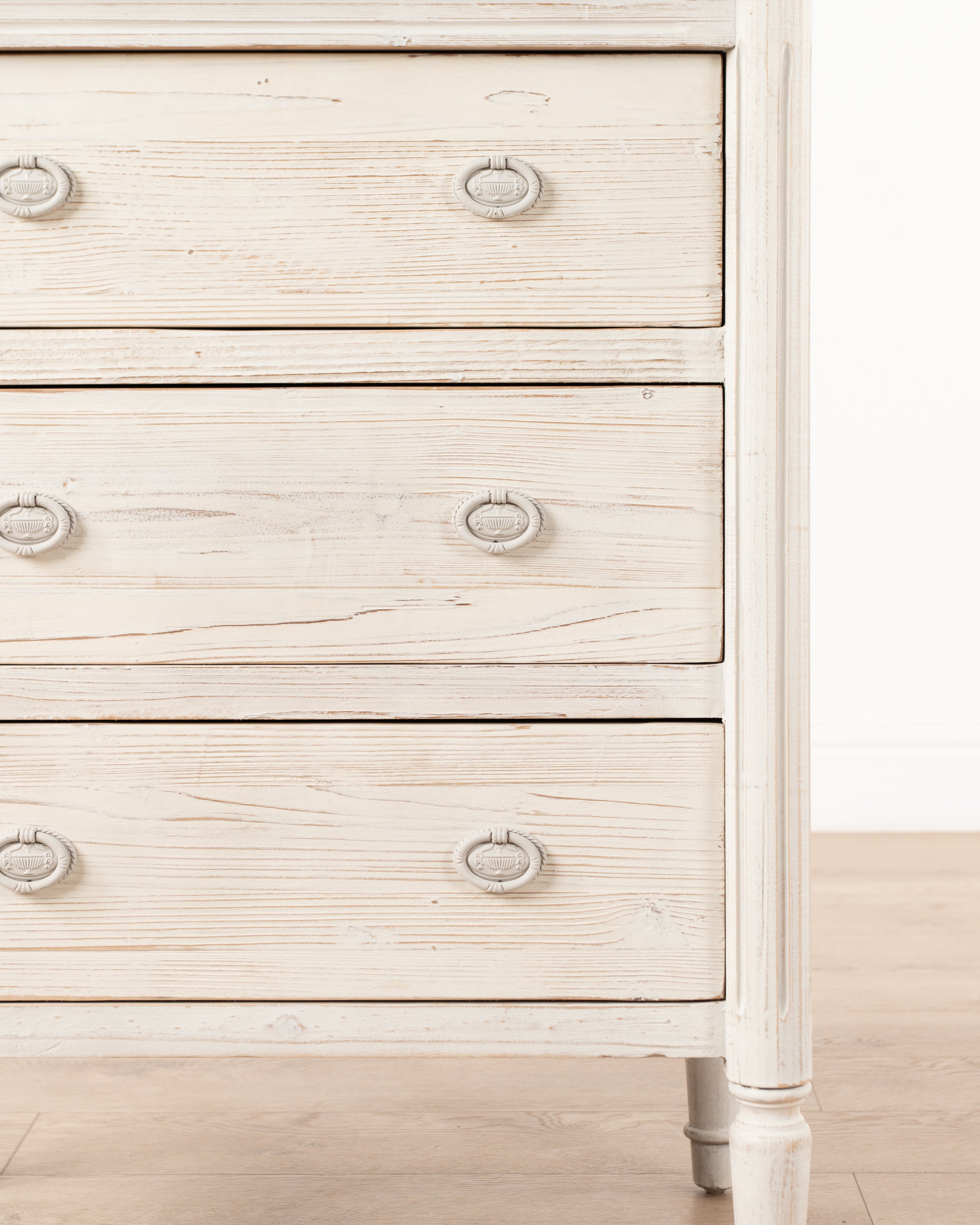 Claudine Chest of drawers
