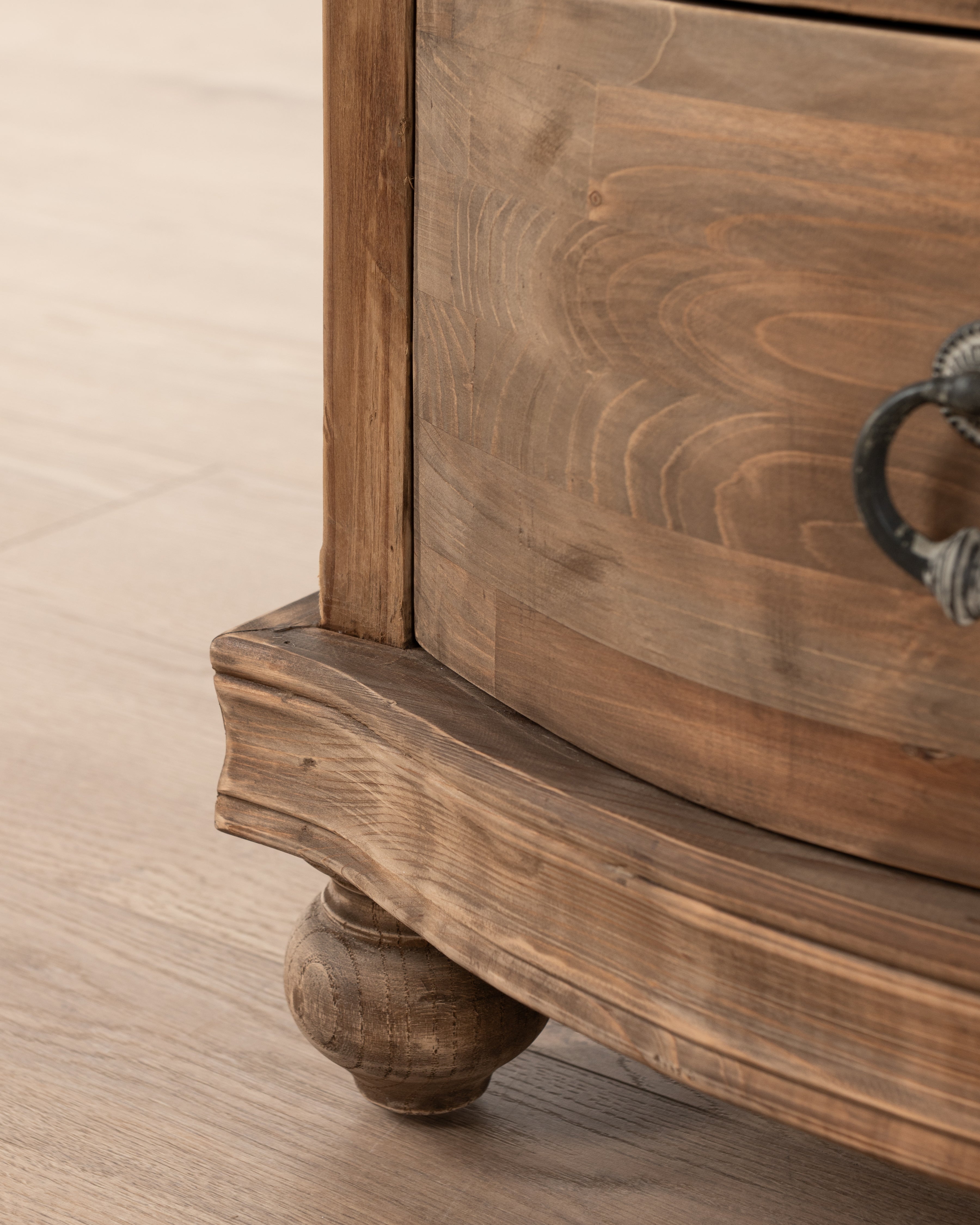 Antoine chest of drawers