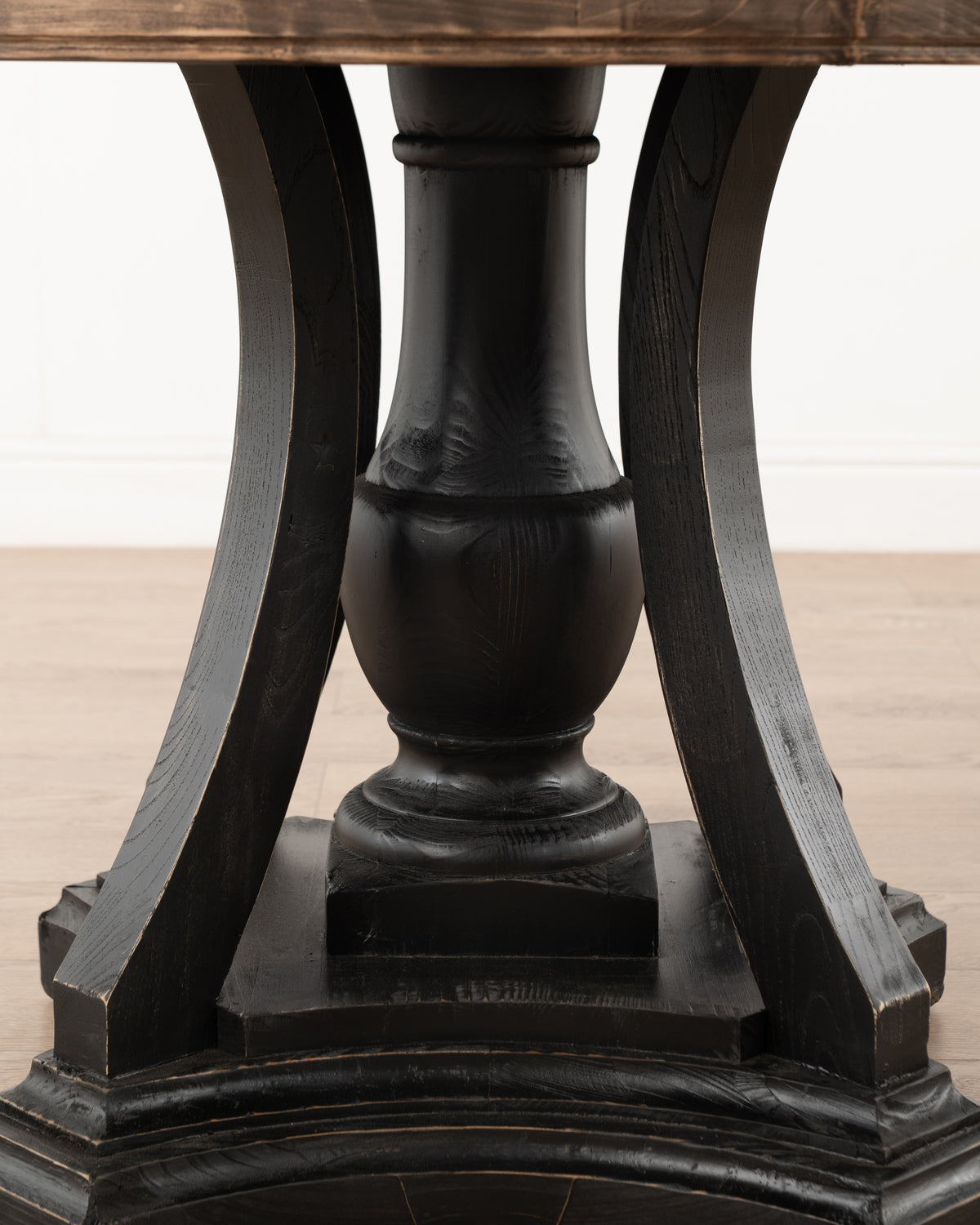 Strasbourg Entrance Table
