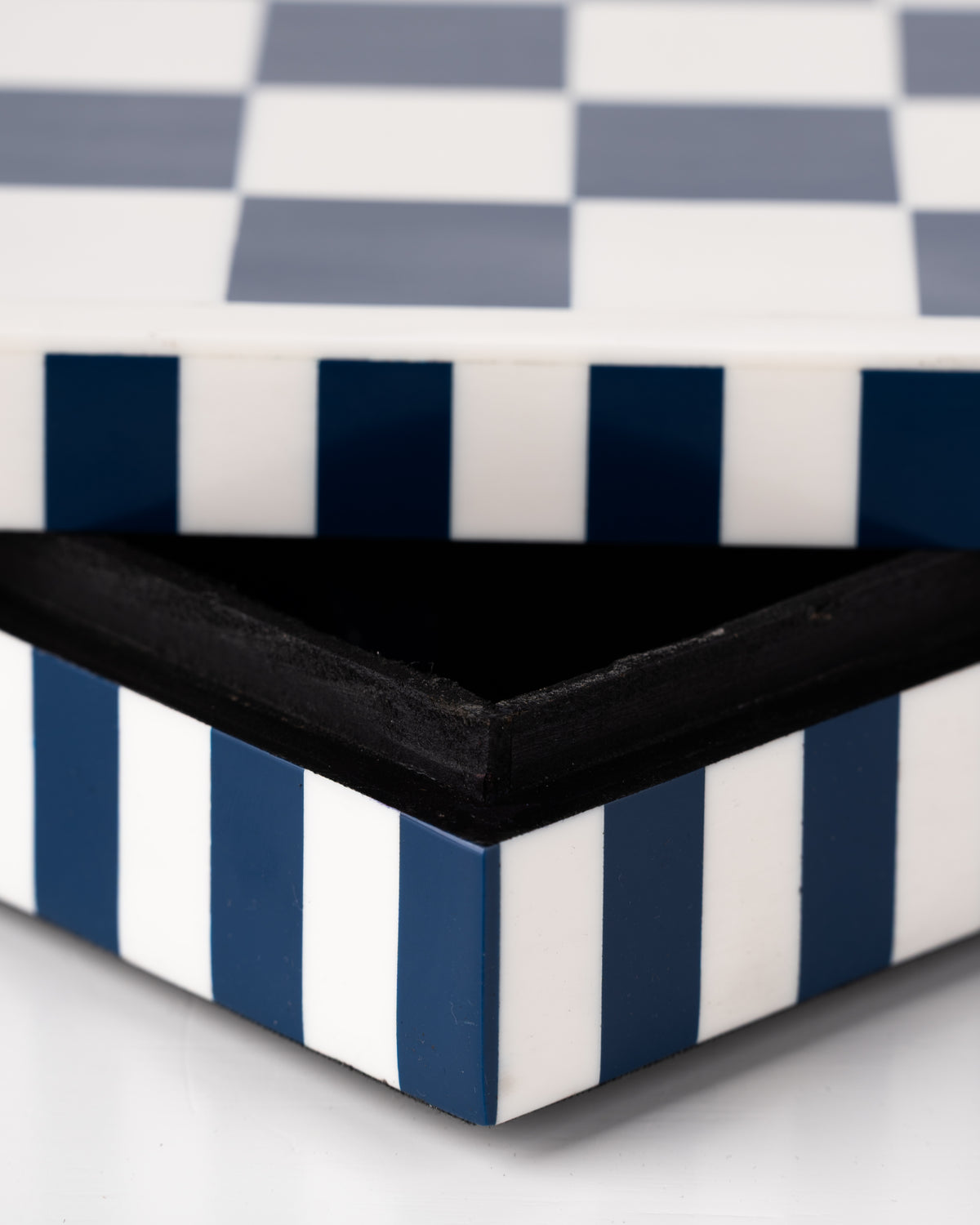 Collector's Cove Cobalt Chess Set