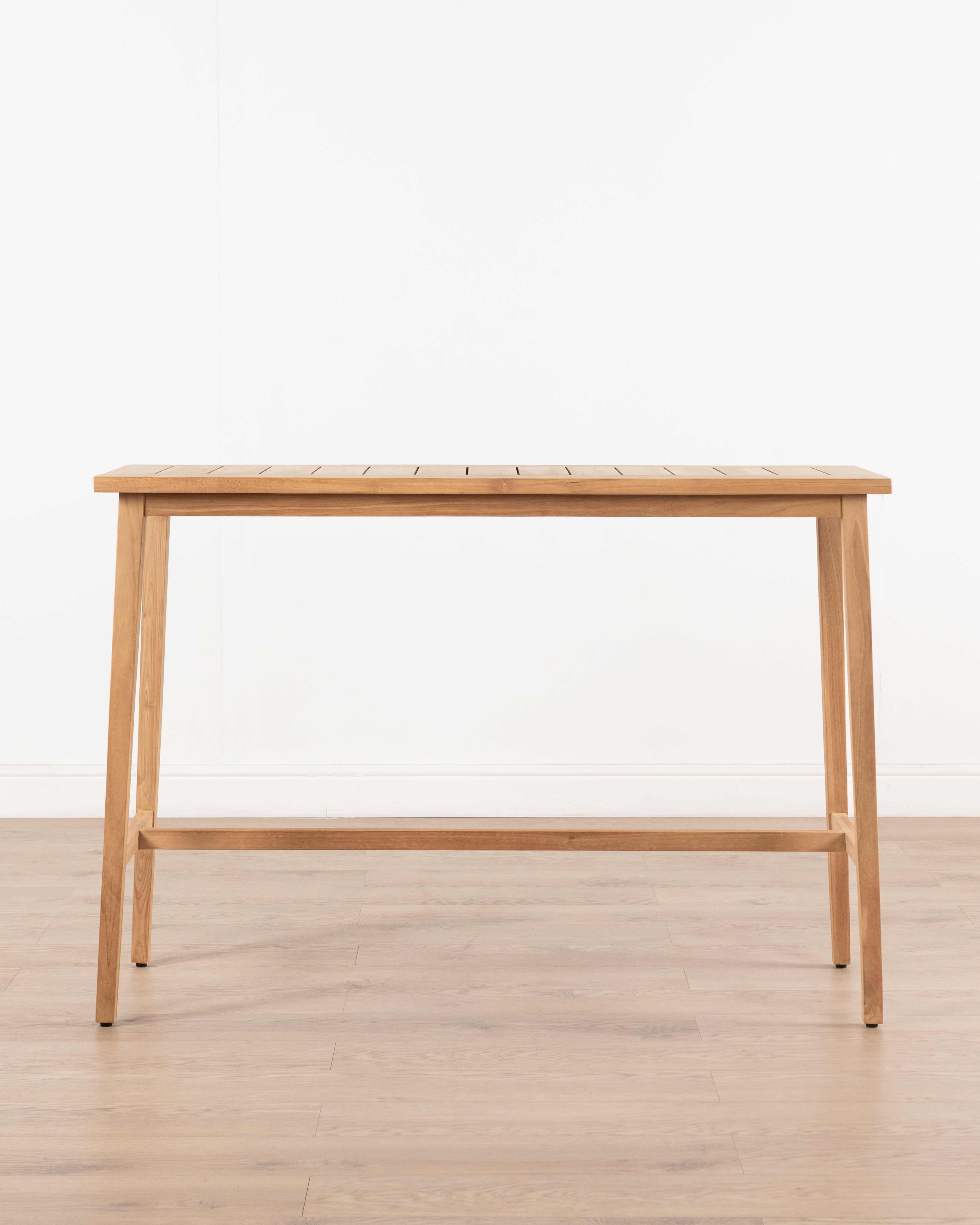 Resort Le Belle bar table