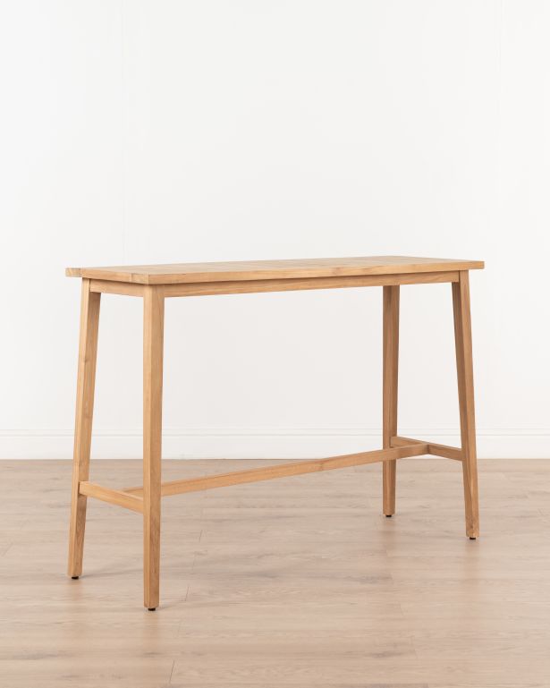 Resort Le Belle bar table