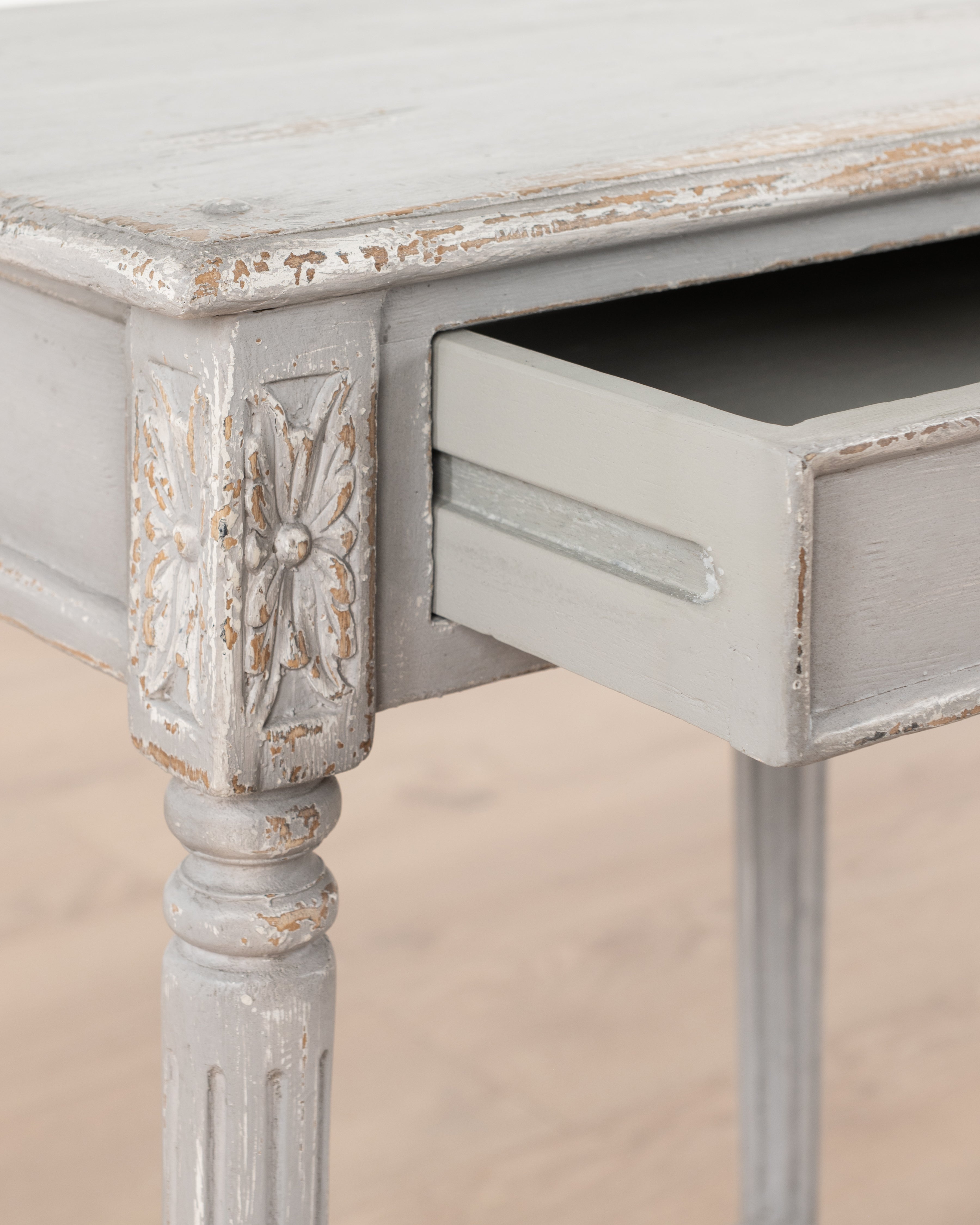 Marie Antoinette Bedside | Grey
