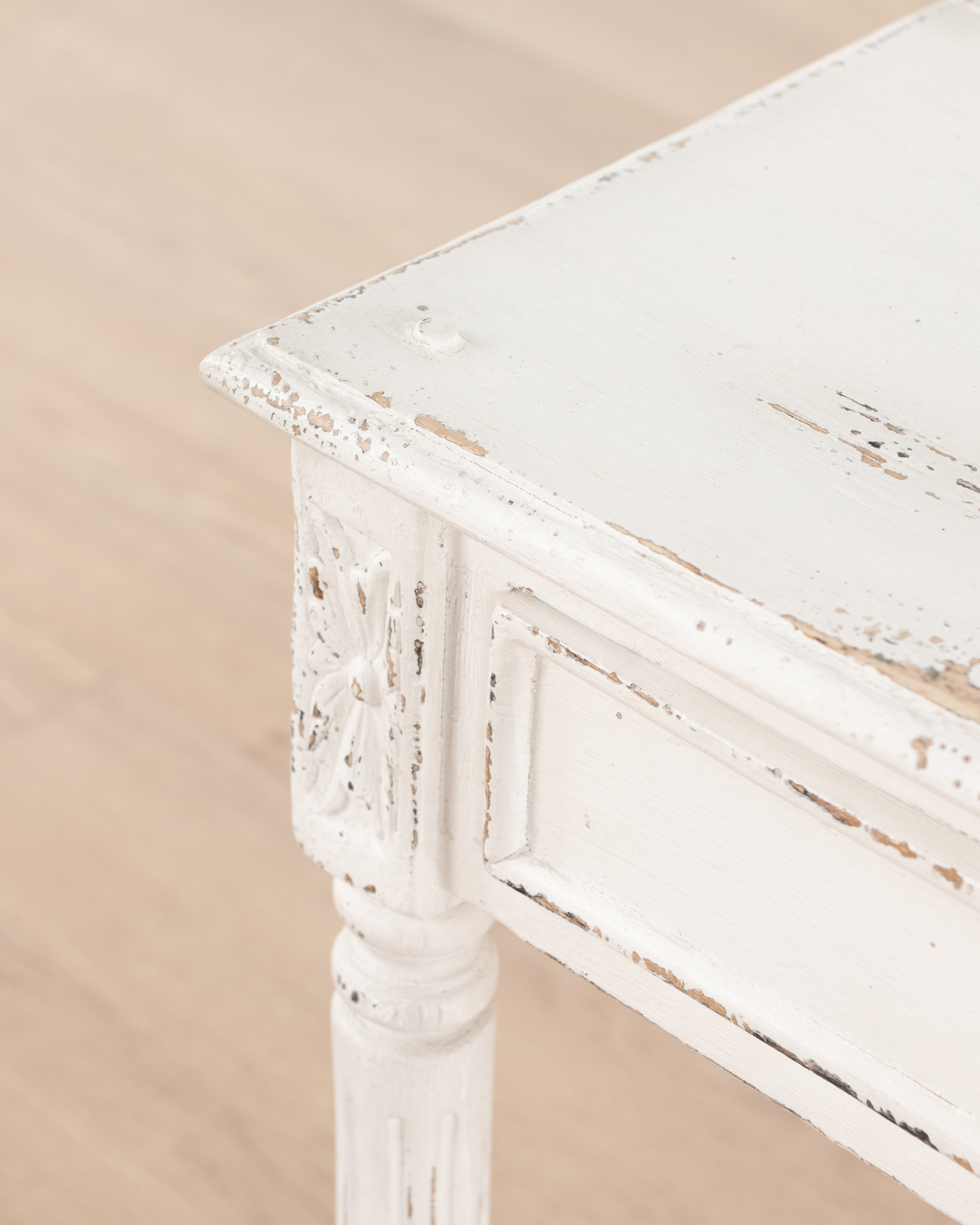 Marie Antoinette Bedside | White