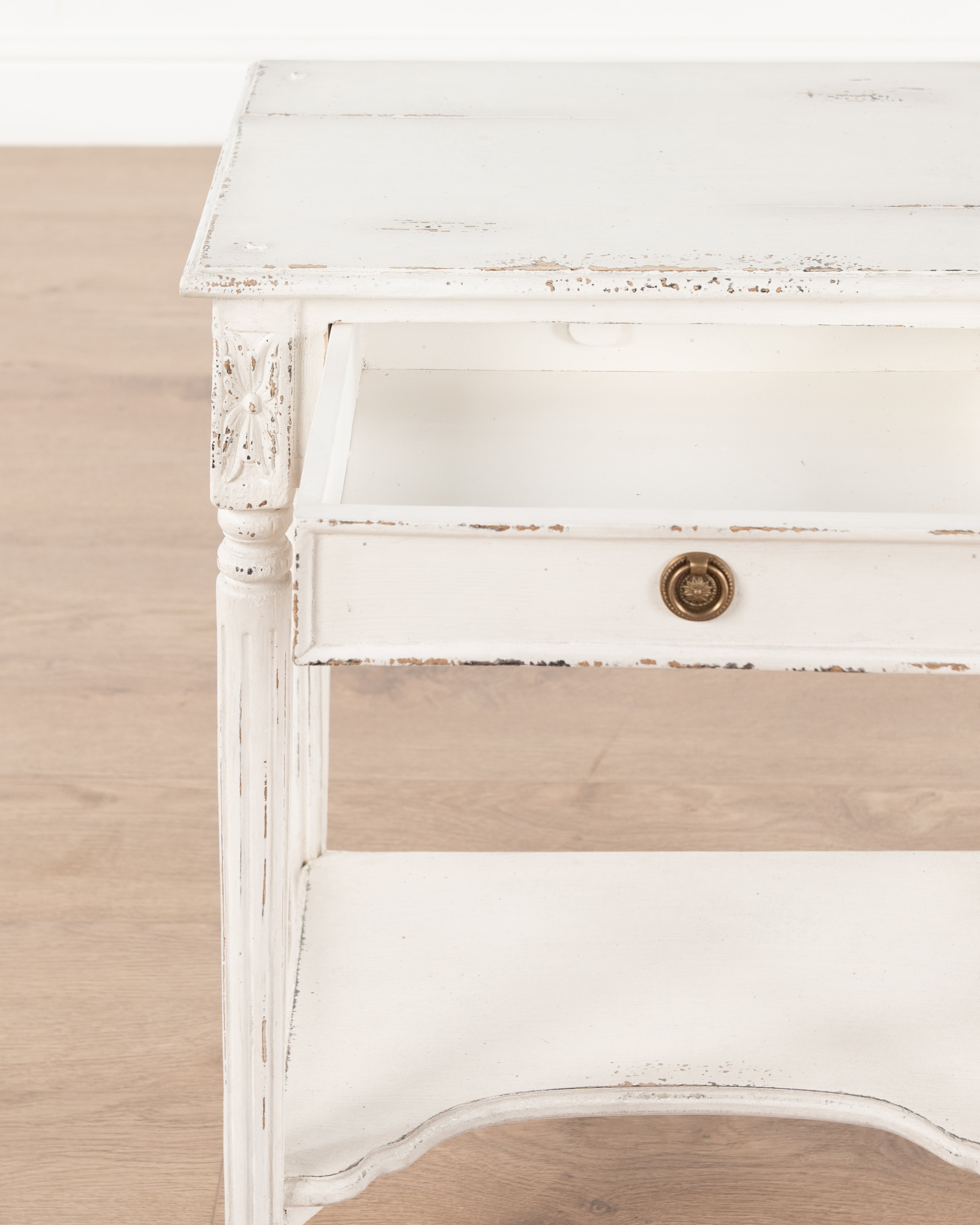 Marie Antoinette Bedside | White