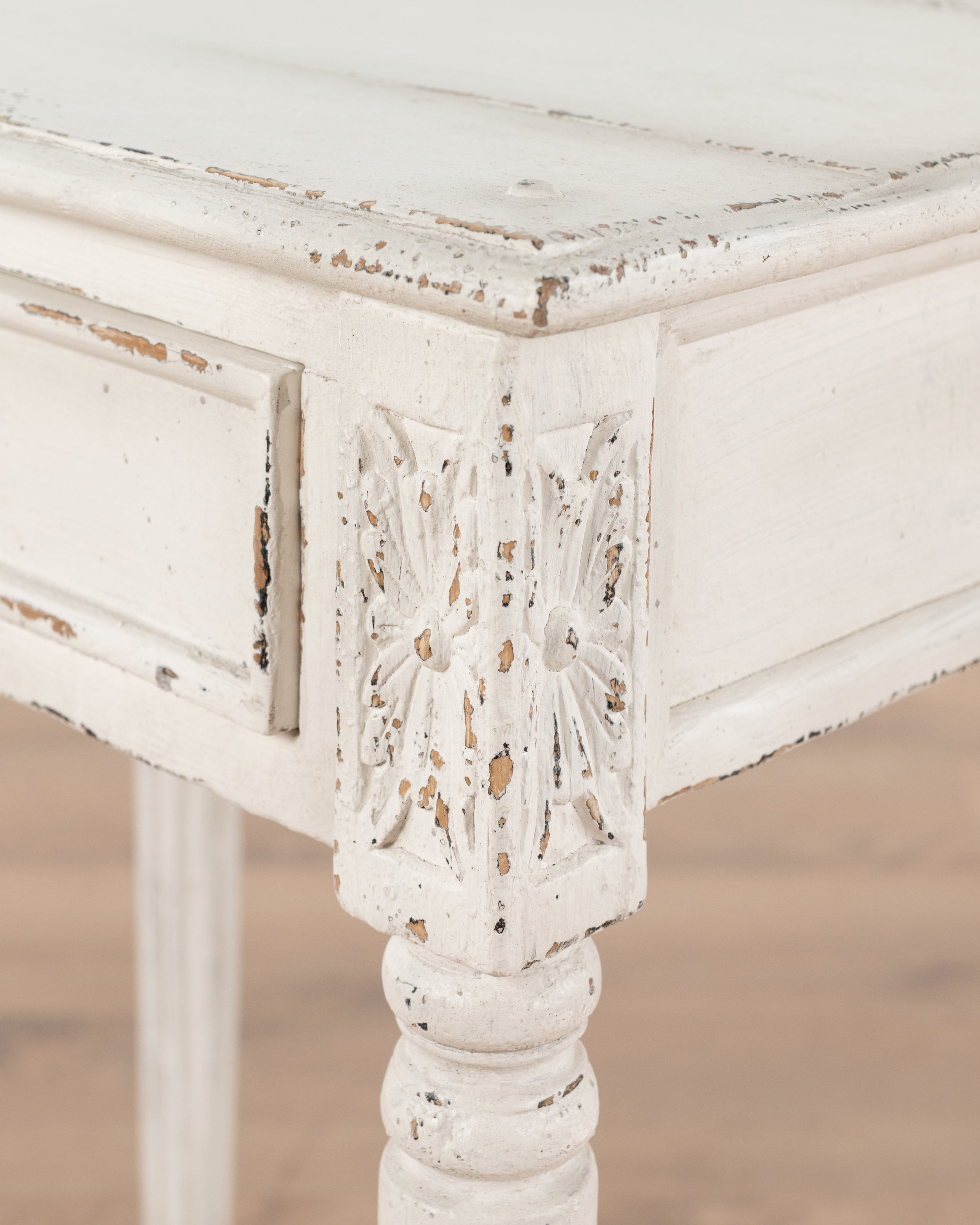 Marie Antoinette Bedside | White