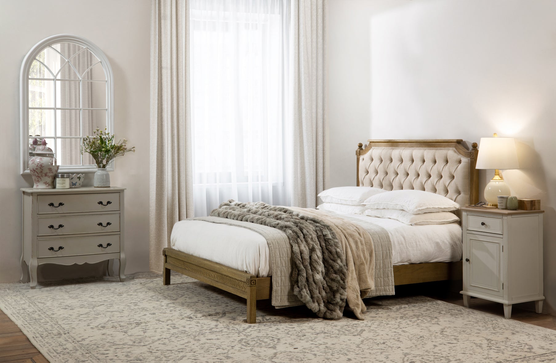 Louise Chest of drawers