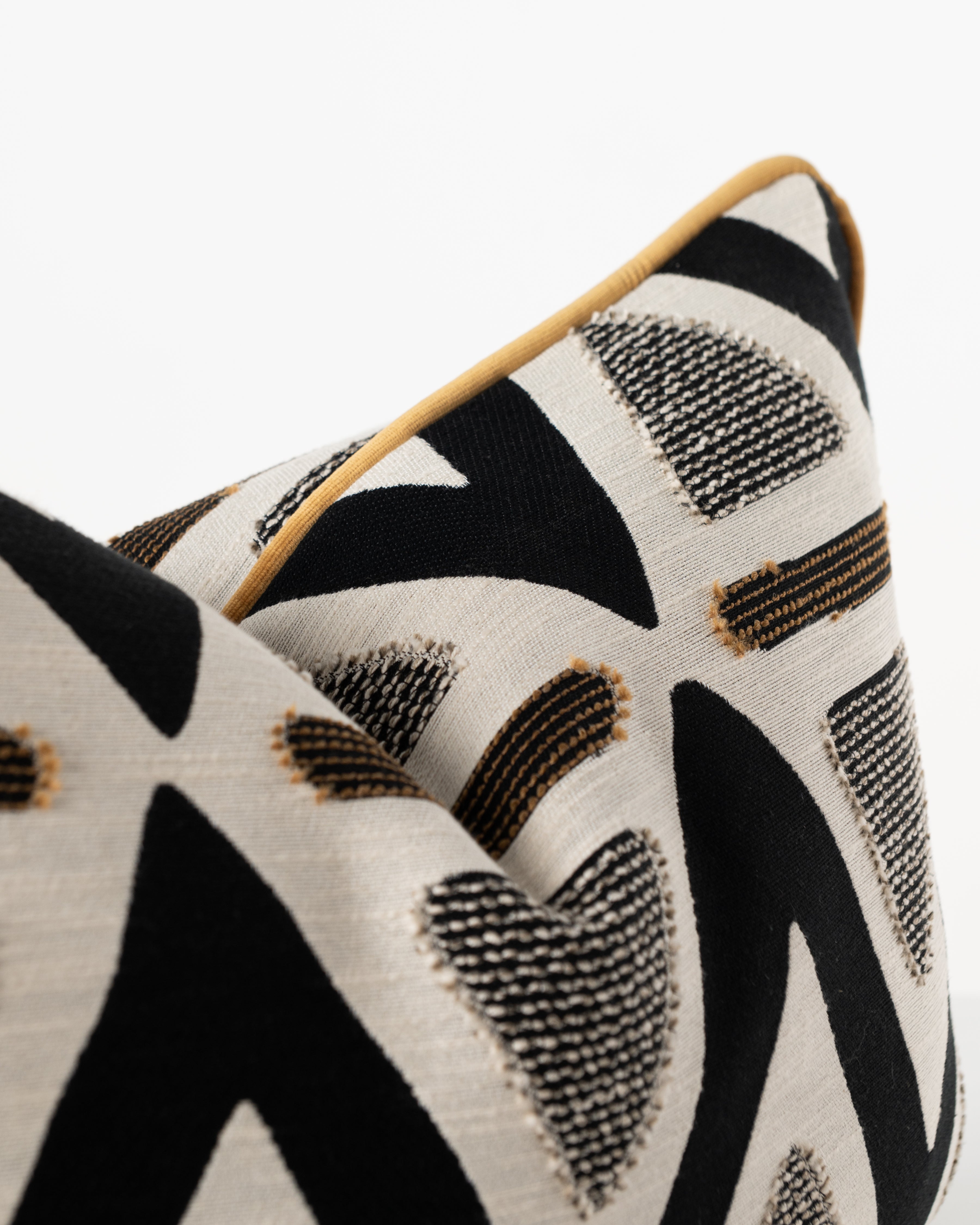 CUSHION BC PYRAMID MONO 40X60