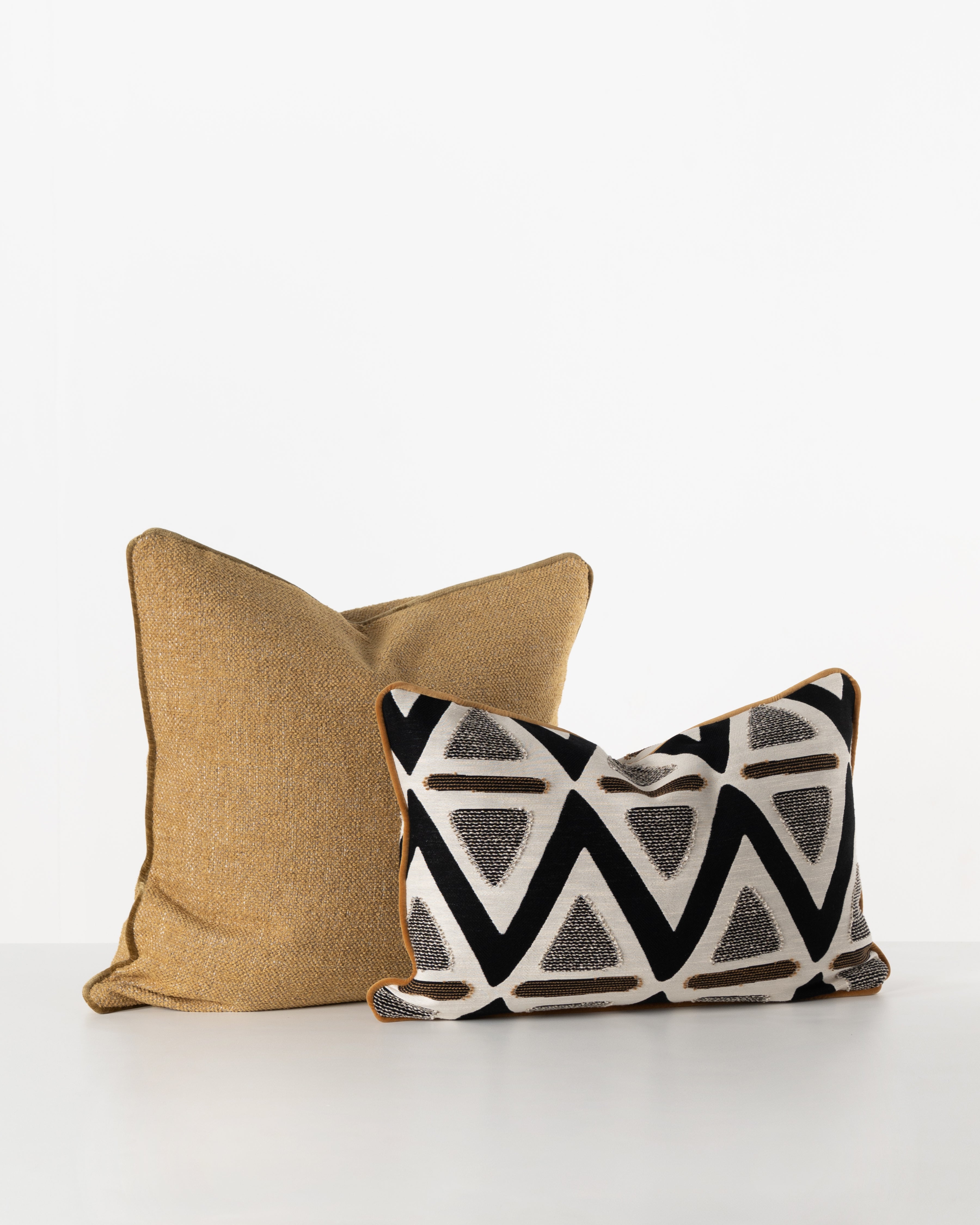 CUSHION BC PYRAMID MONO 40X60