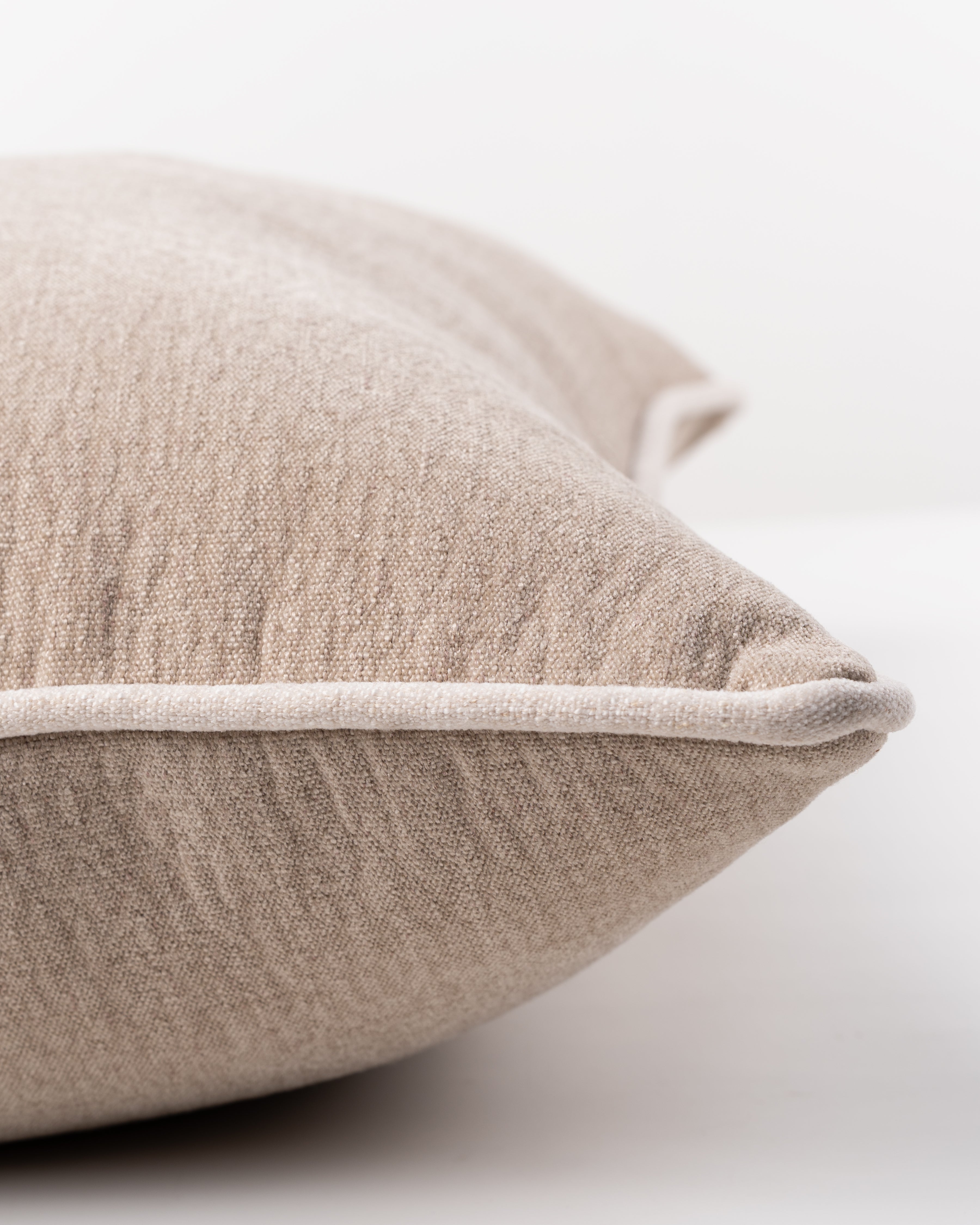 Slouch Oatmilk Cushion