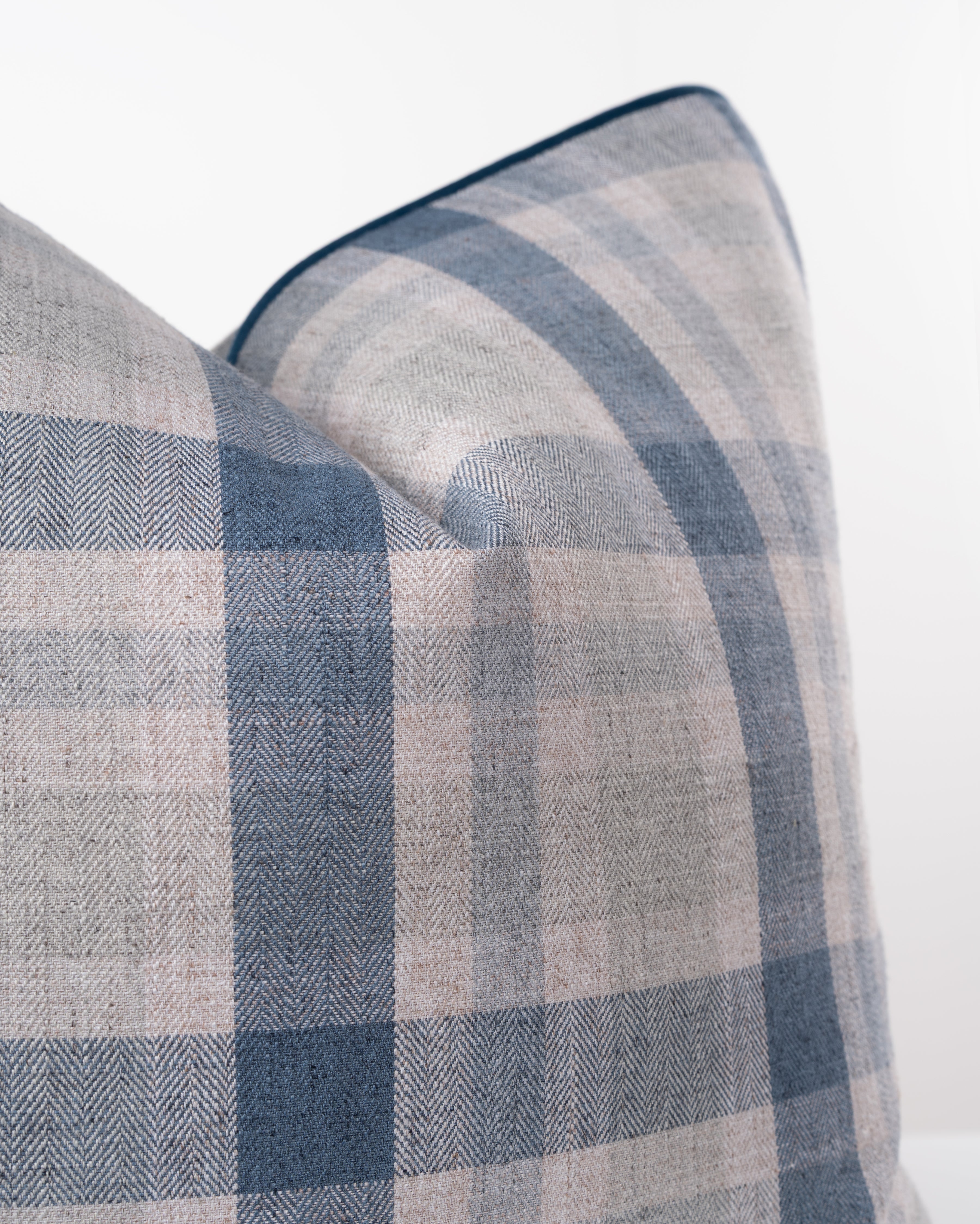 Traveller La Medium Cushion