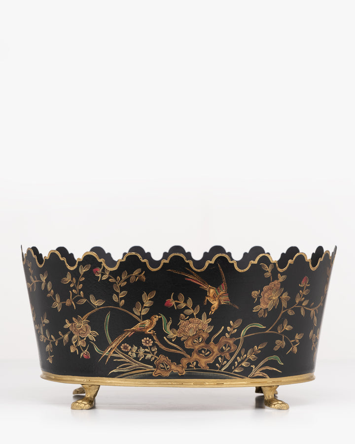 Jardin Noir Scalloped Planter